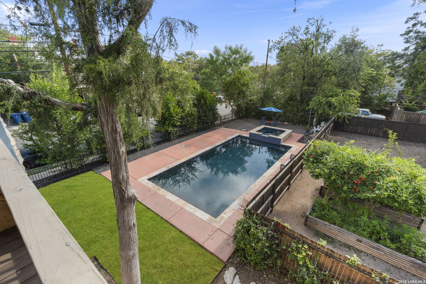 main property photo 41