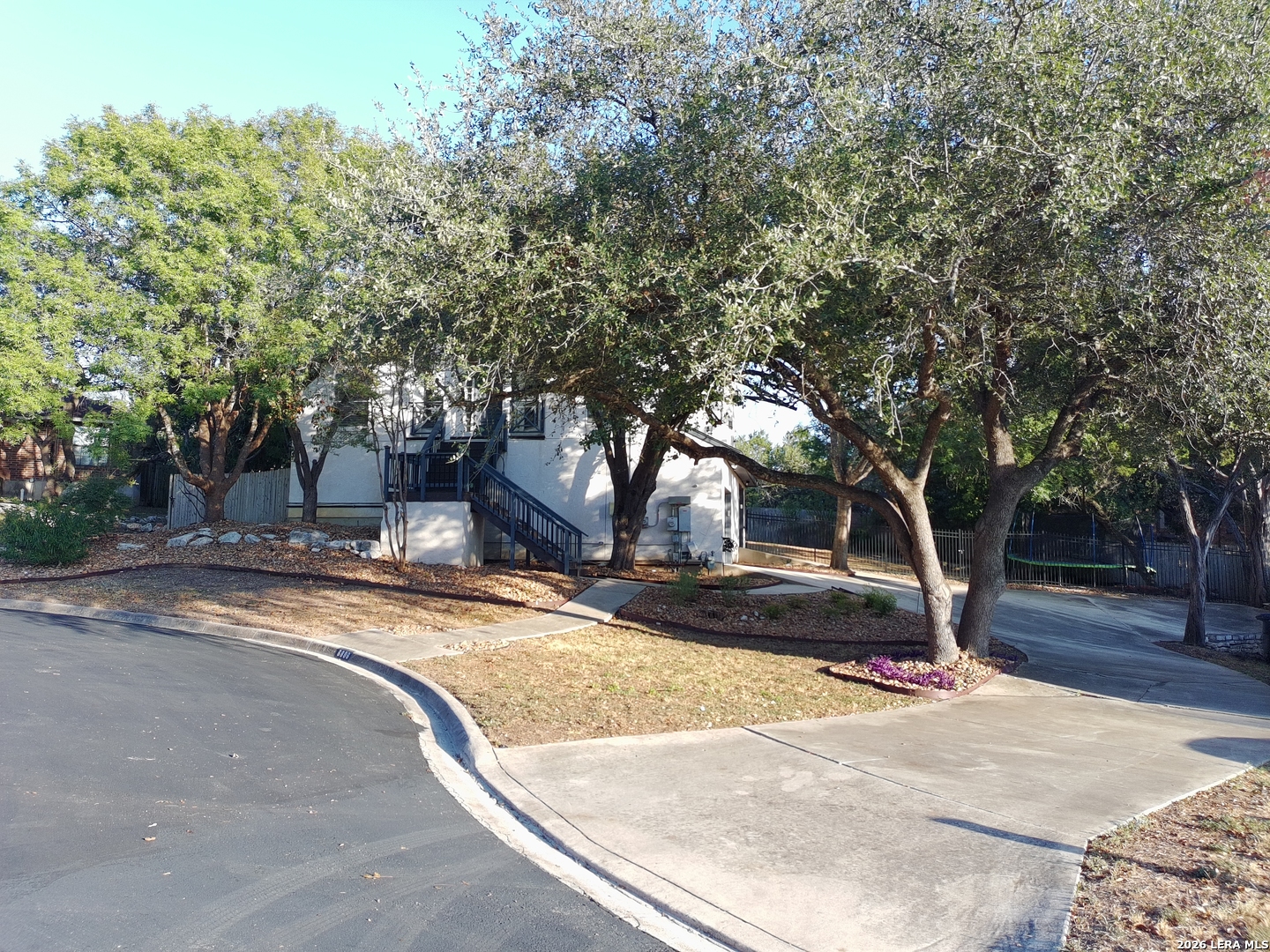 main property photo 28