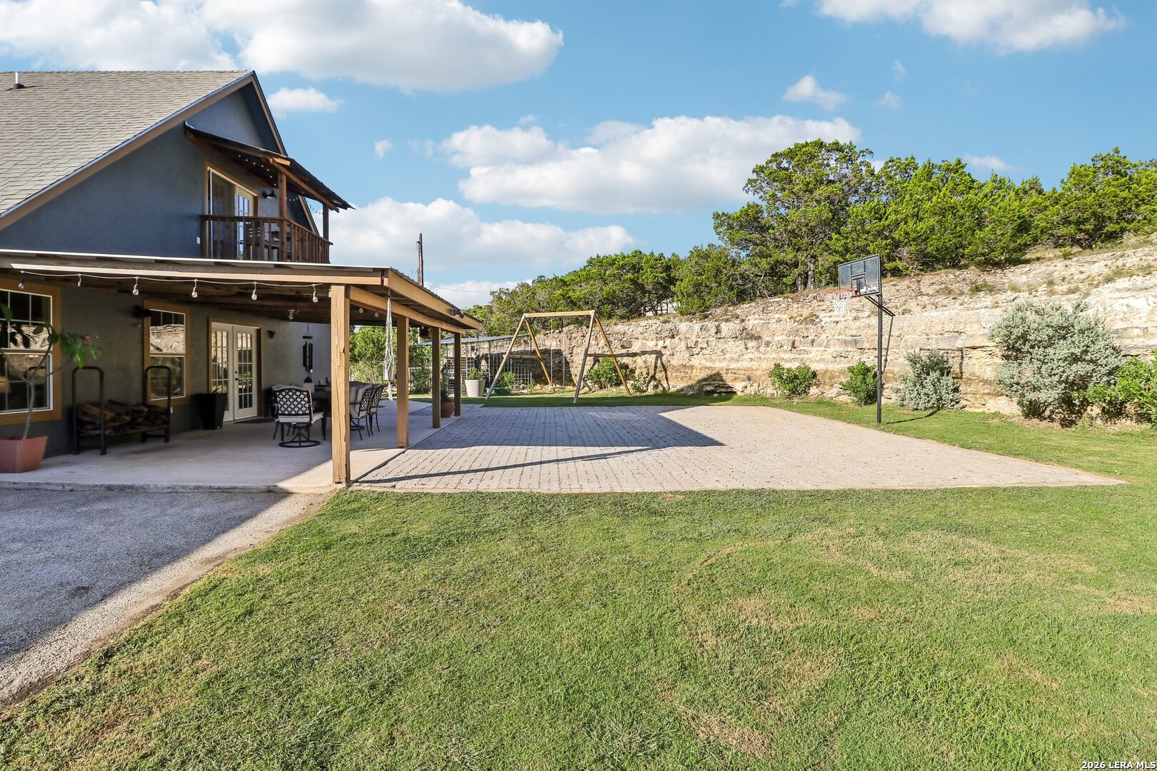 main property photo 11