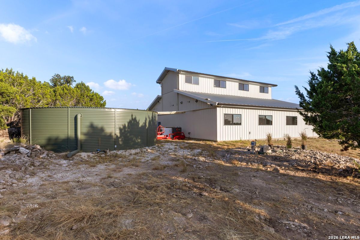 main property photo 40