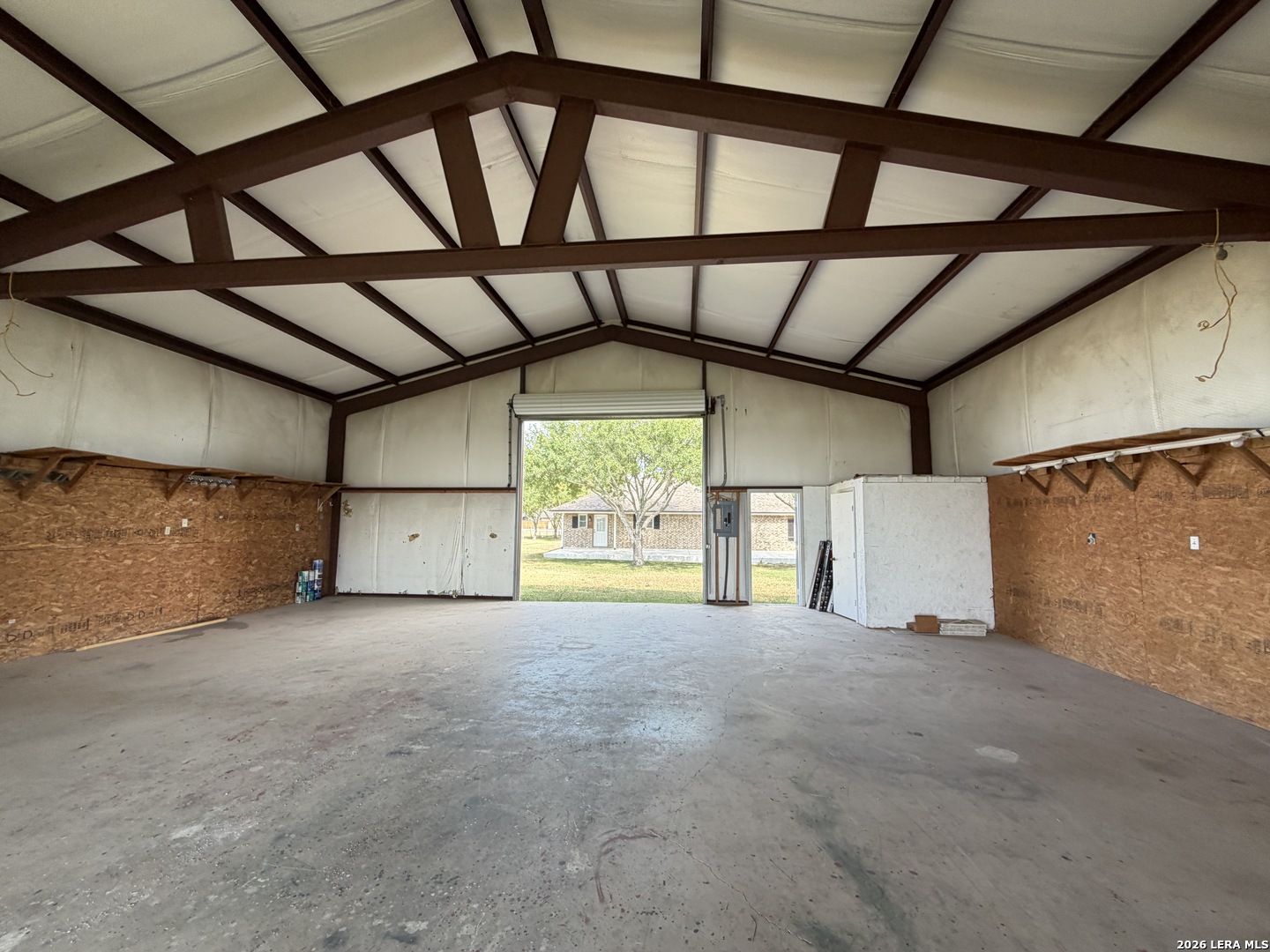 main property photo 28