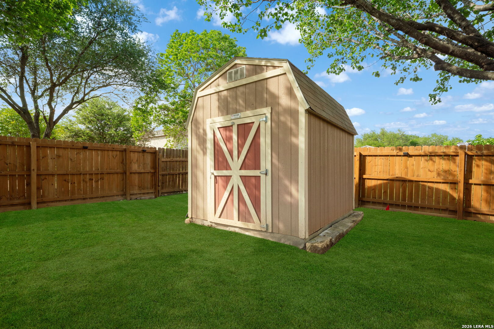 main property photo 30