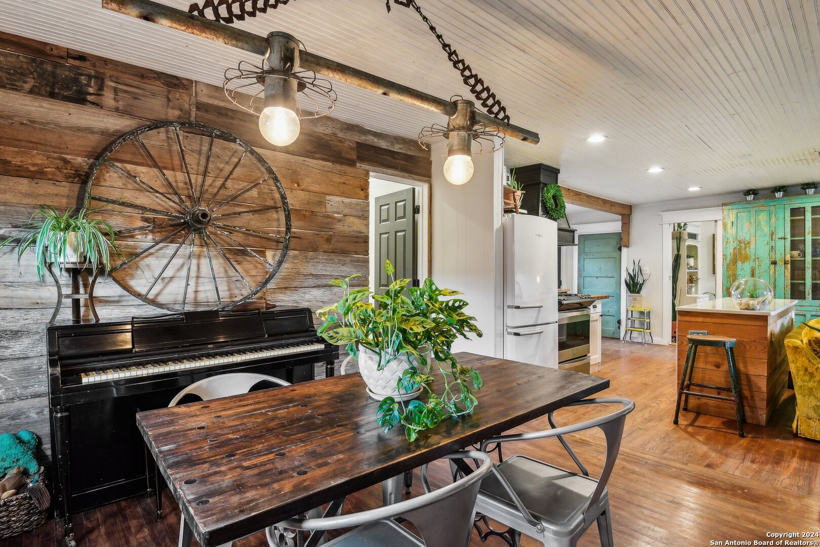 main property photo 12