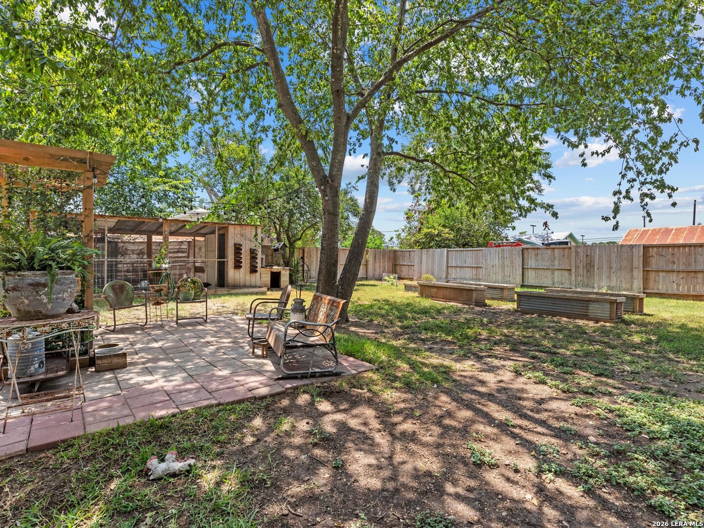 main property photo 43