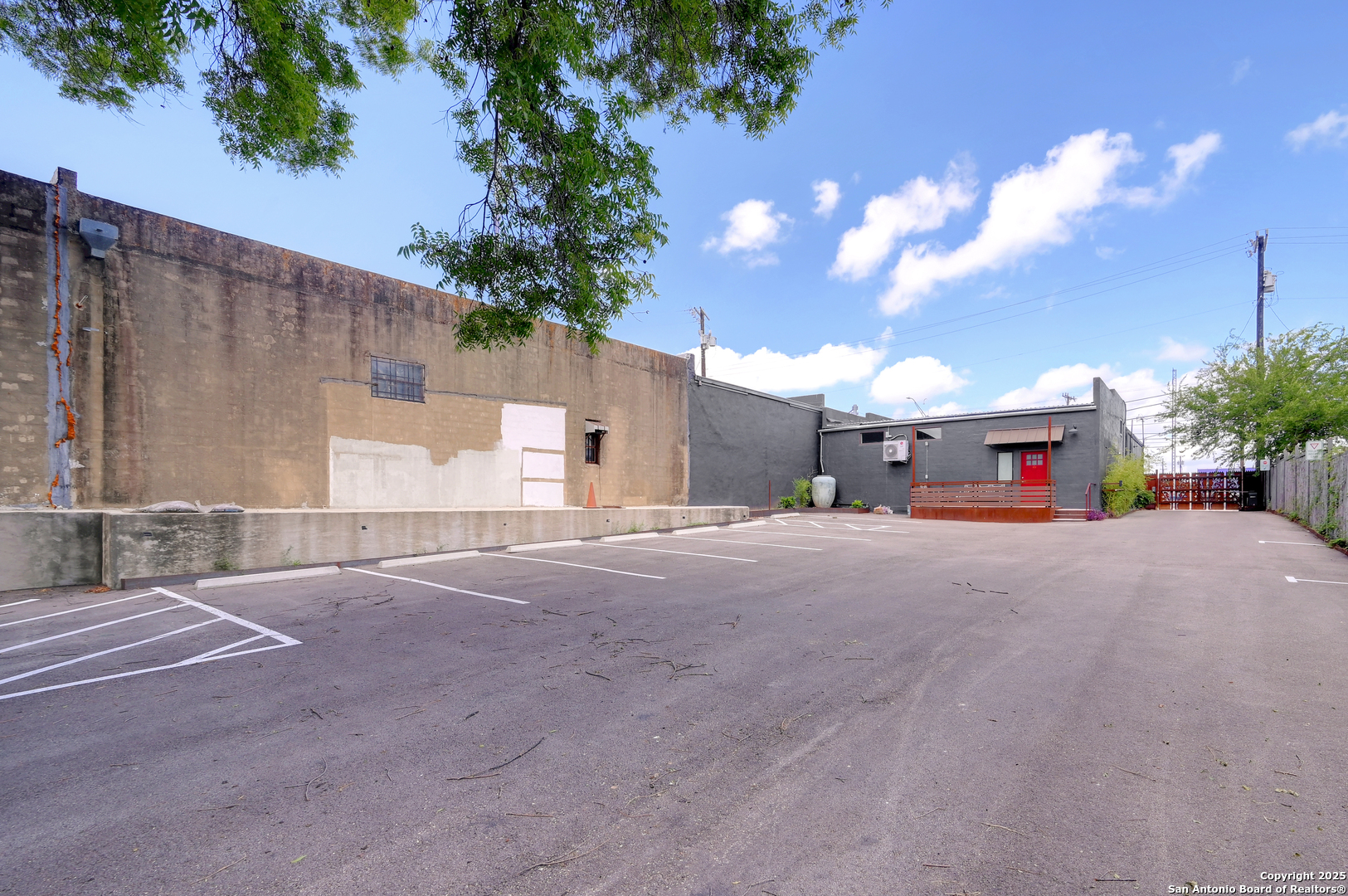 main property photo 28