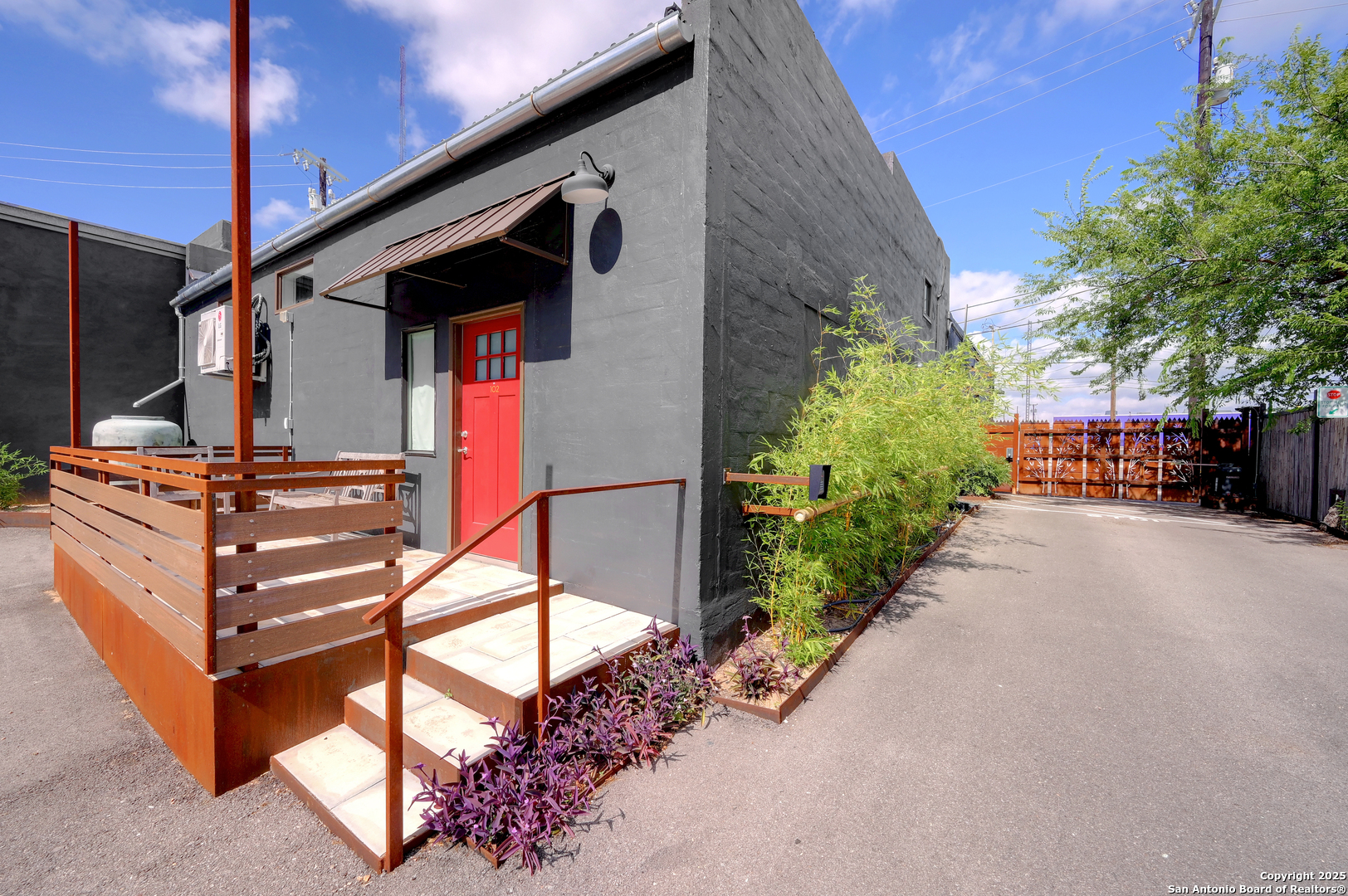 main property photo 8