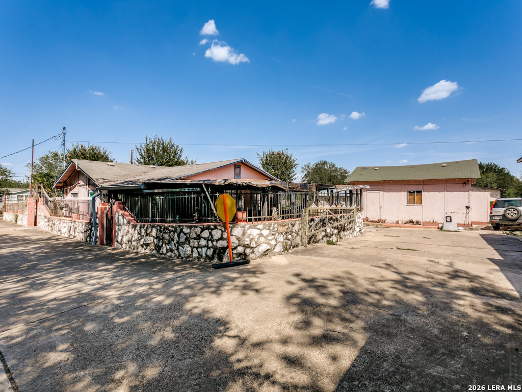 main property photo 5