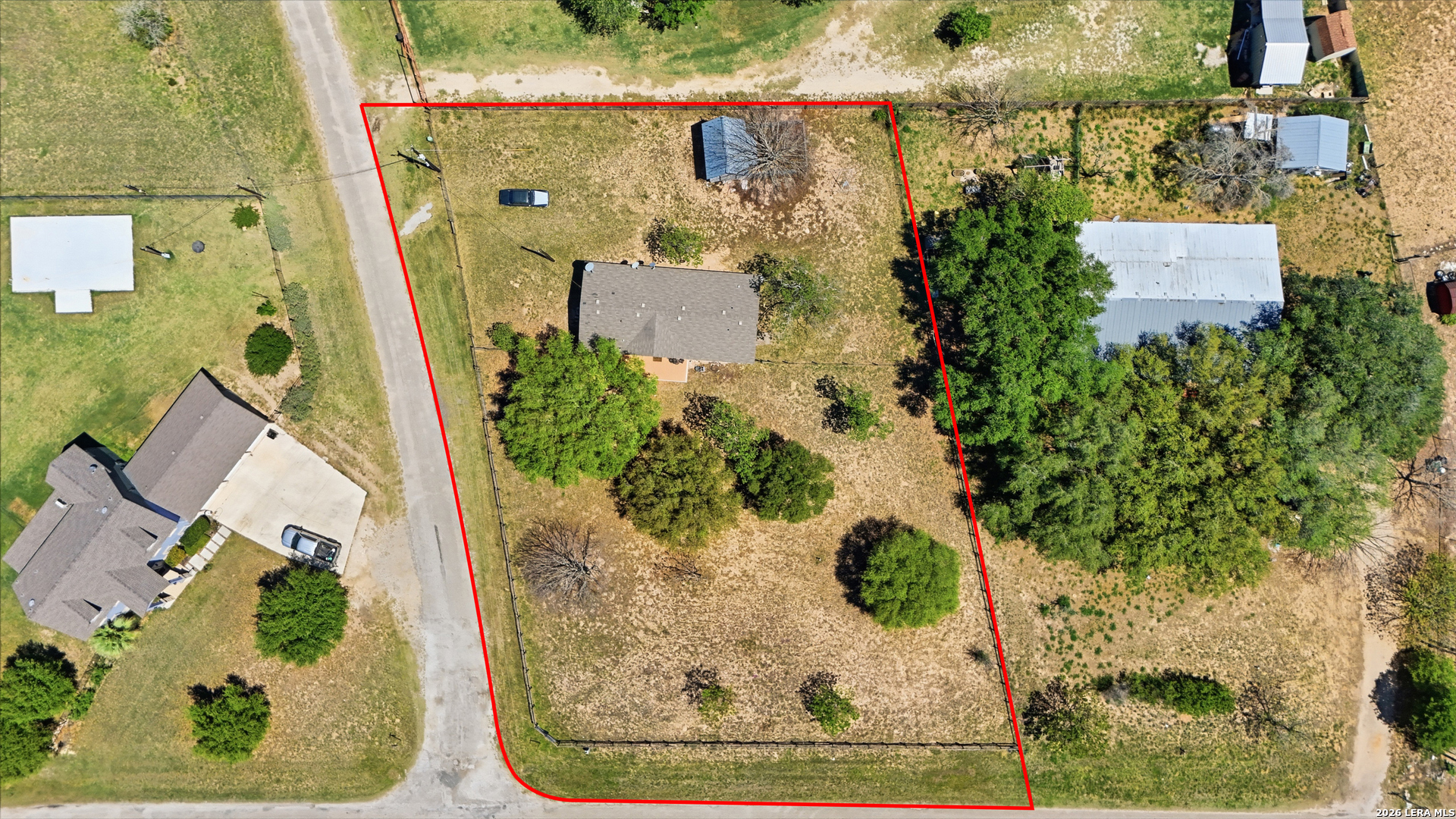 main property photo 28