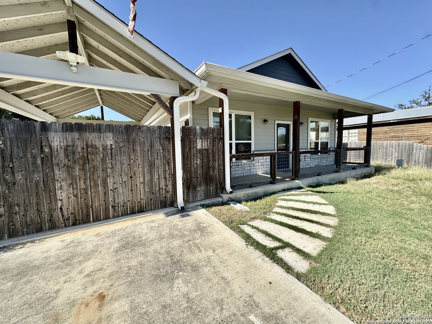 main property photo 12