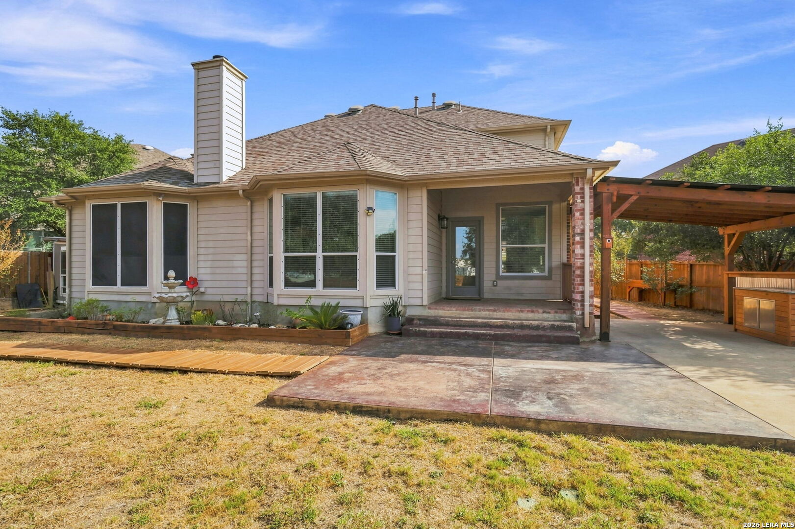 main property photo 28
