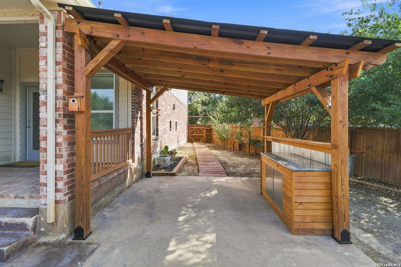 main property photo 30