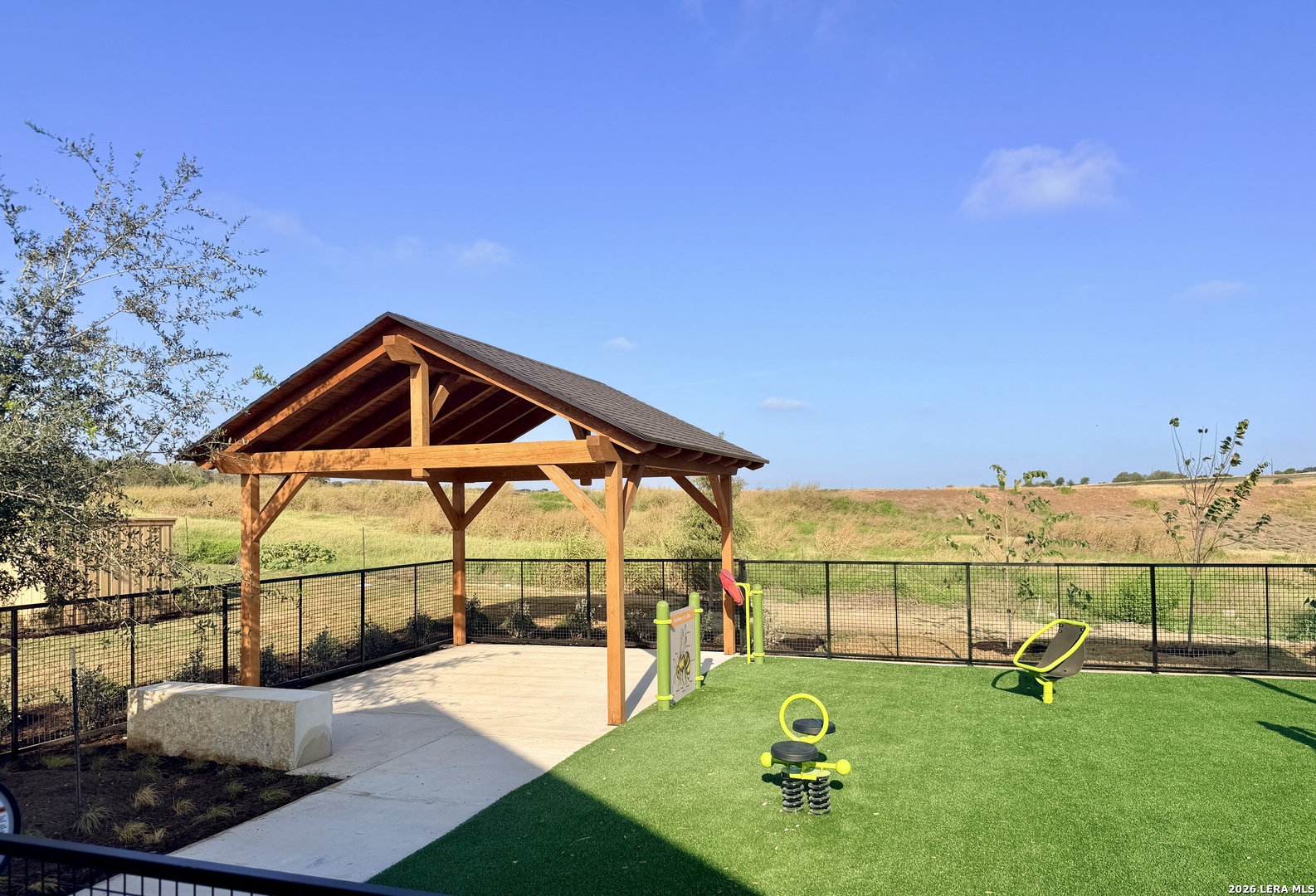 main property photo 6