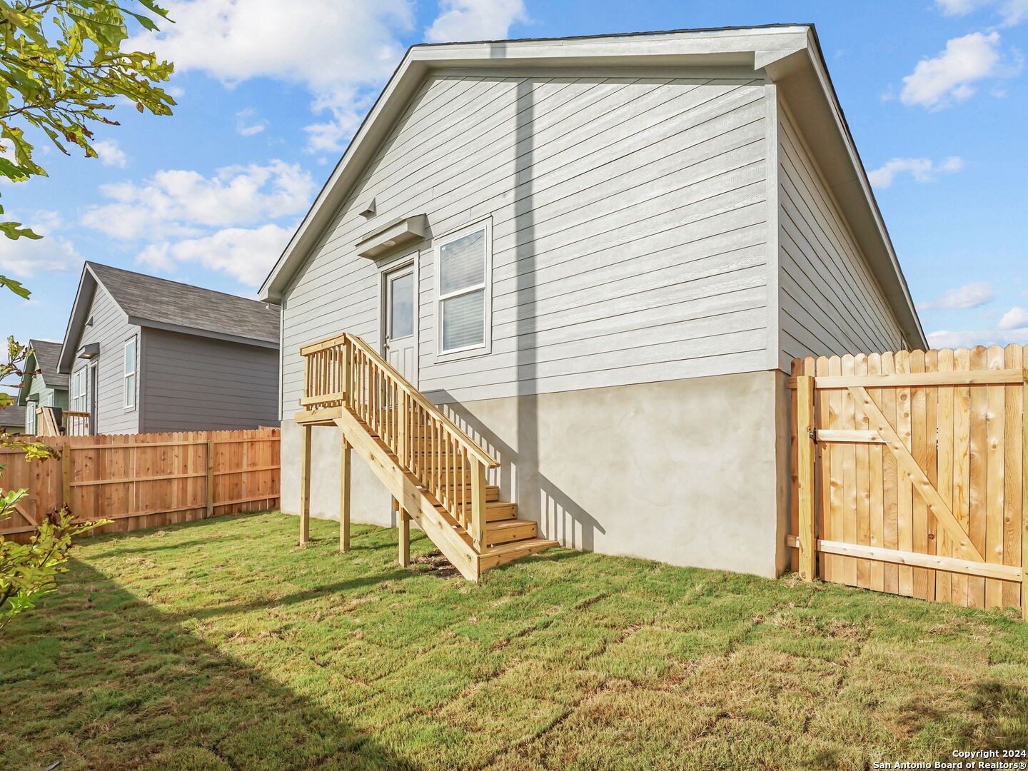 main property photo 17