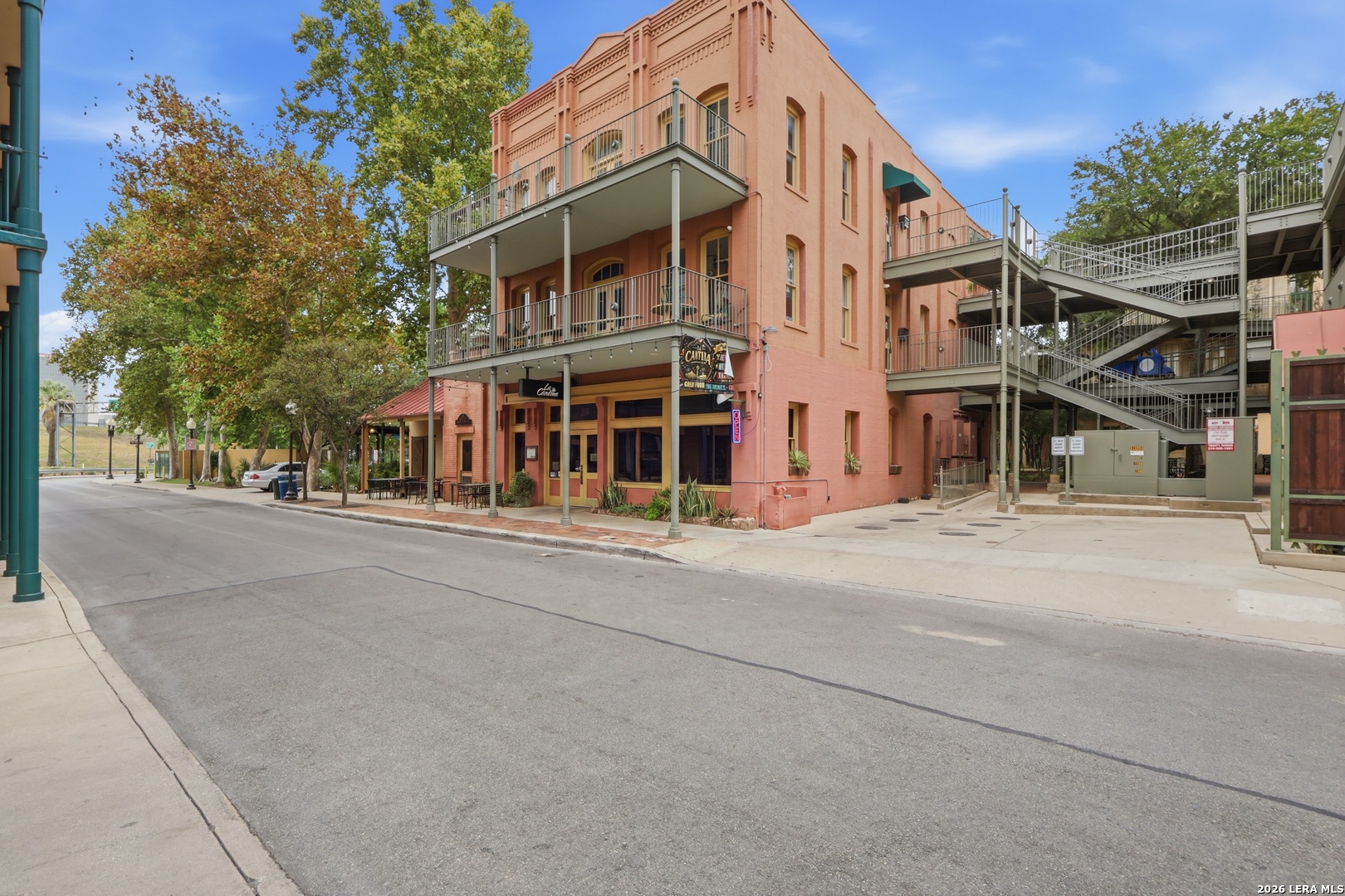main property photo 30