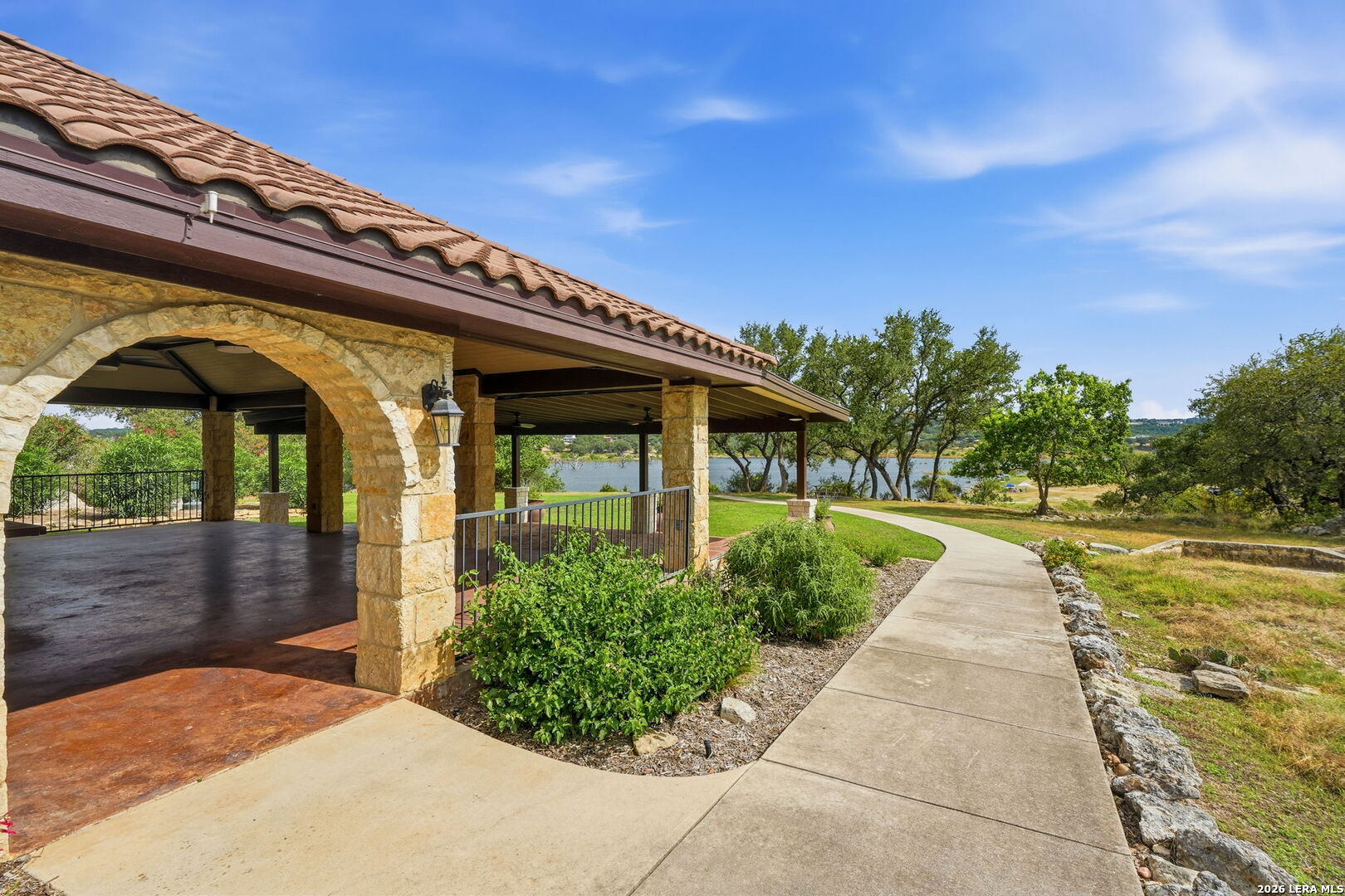 main property photo 40