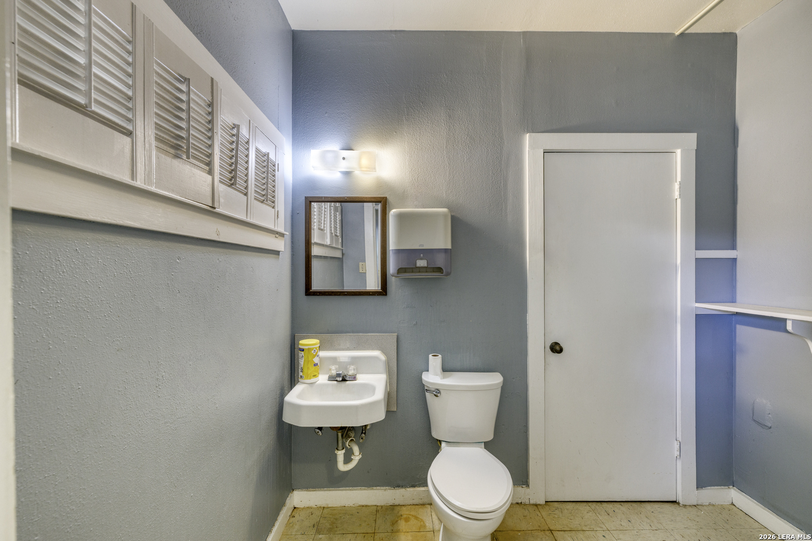 main property photo 19