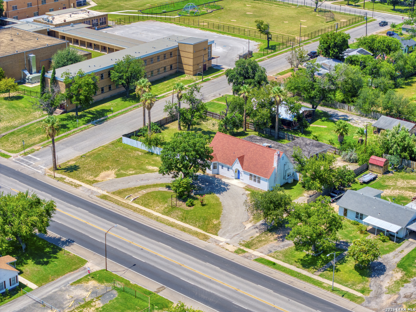 main property photo 37