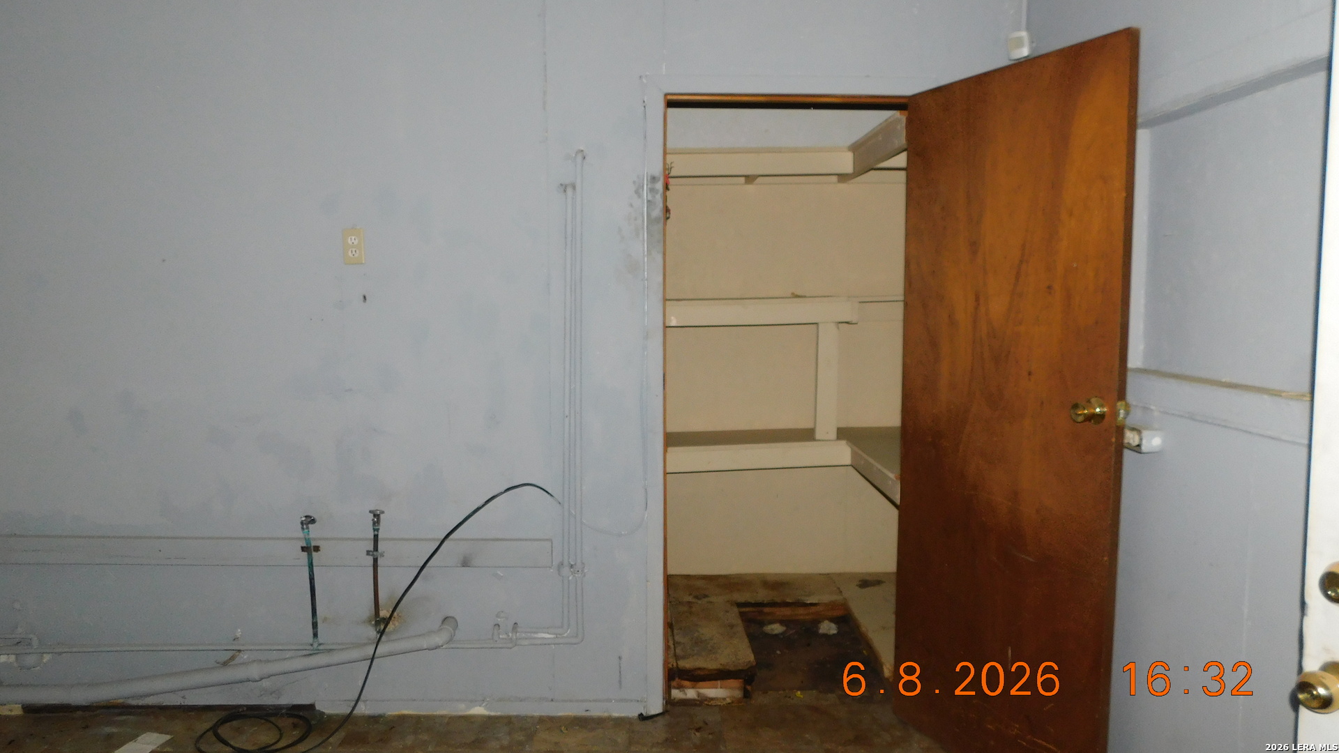 main property photo 13