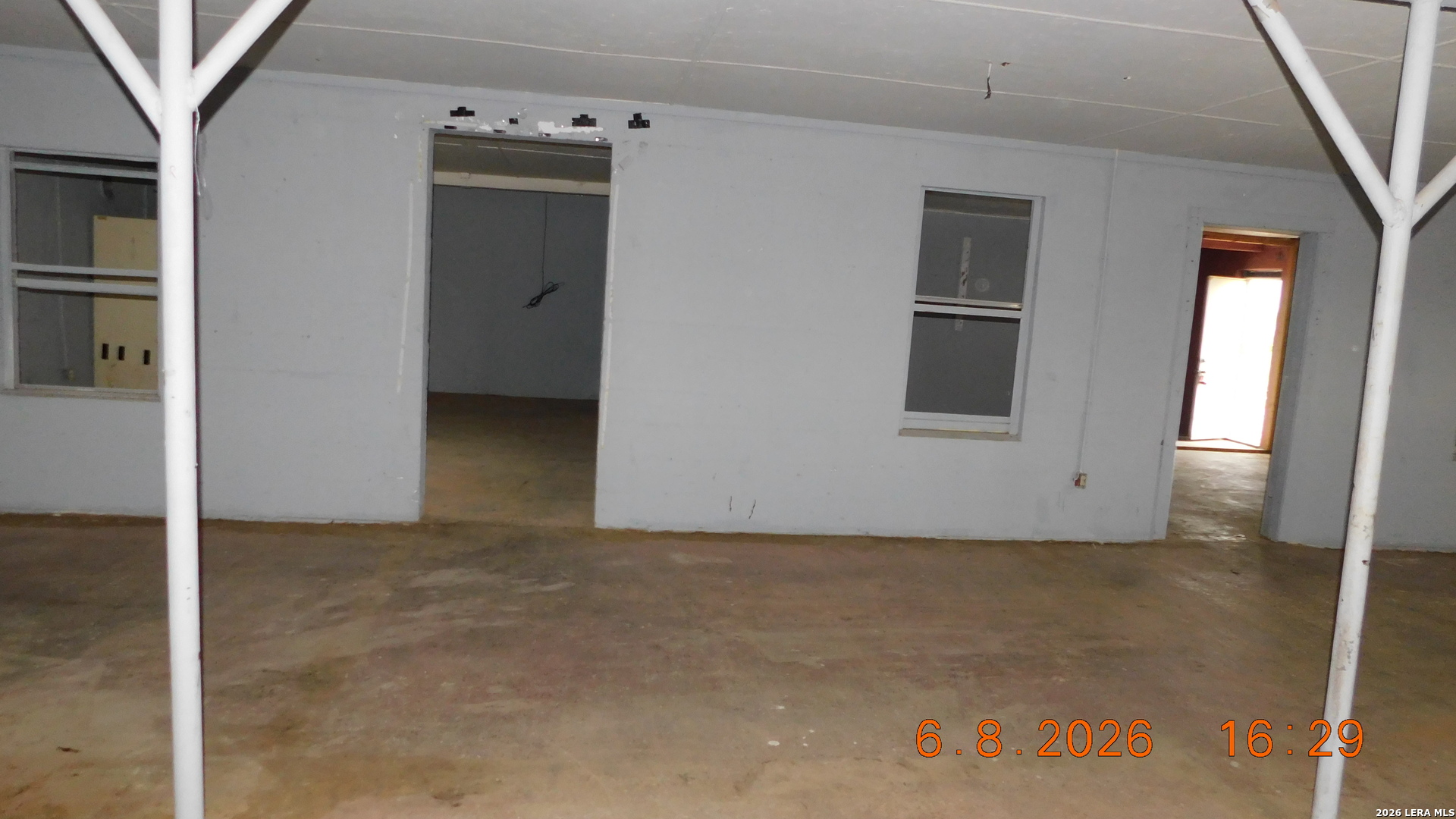 main property photo 9