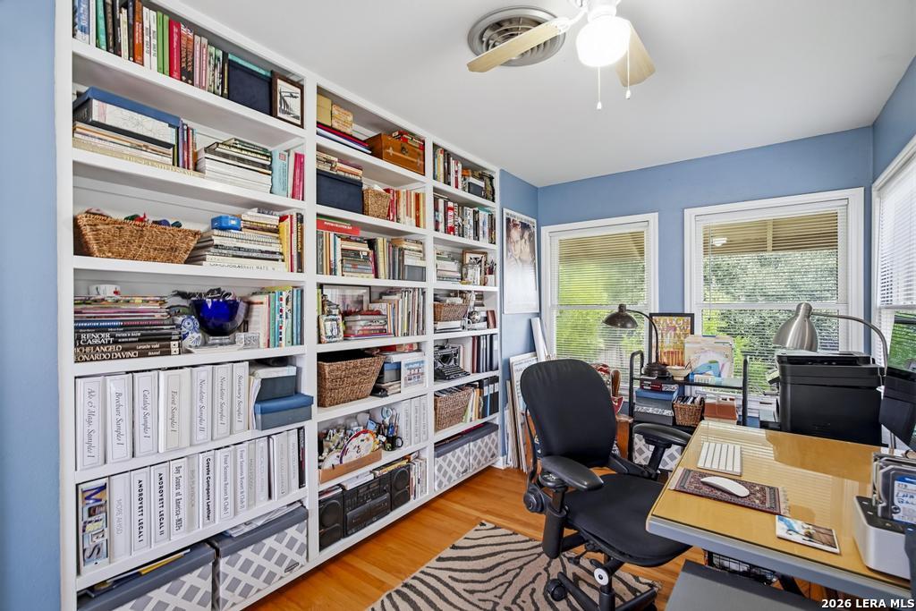 main property photo 28