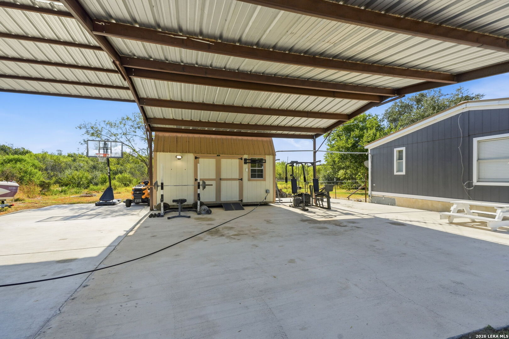 main property photo 29