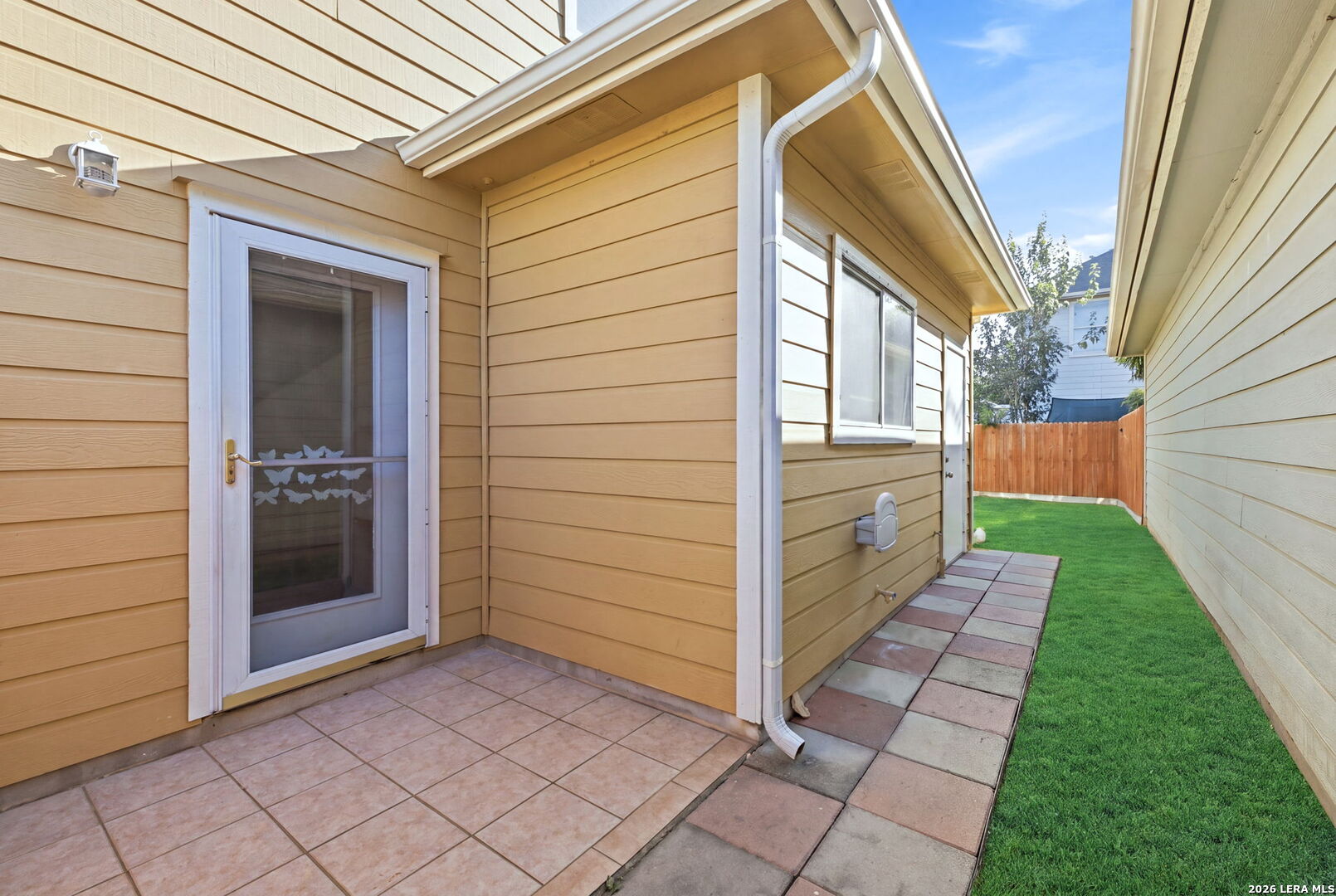 main property photo 28