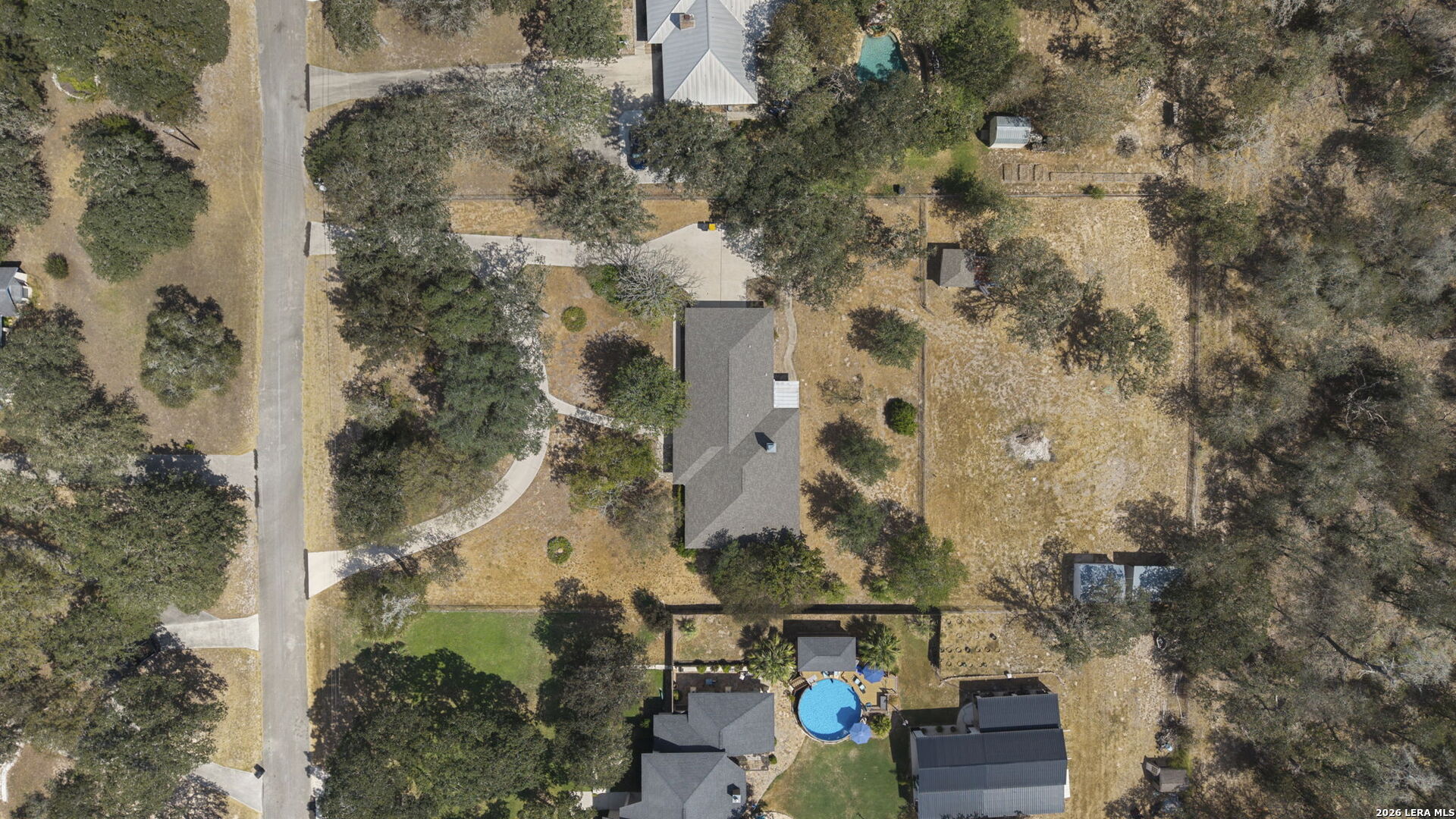 main property photo 40