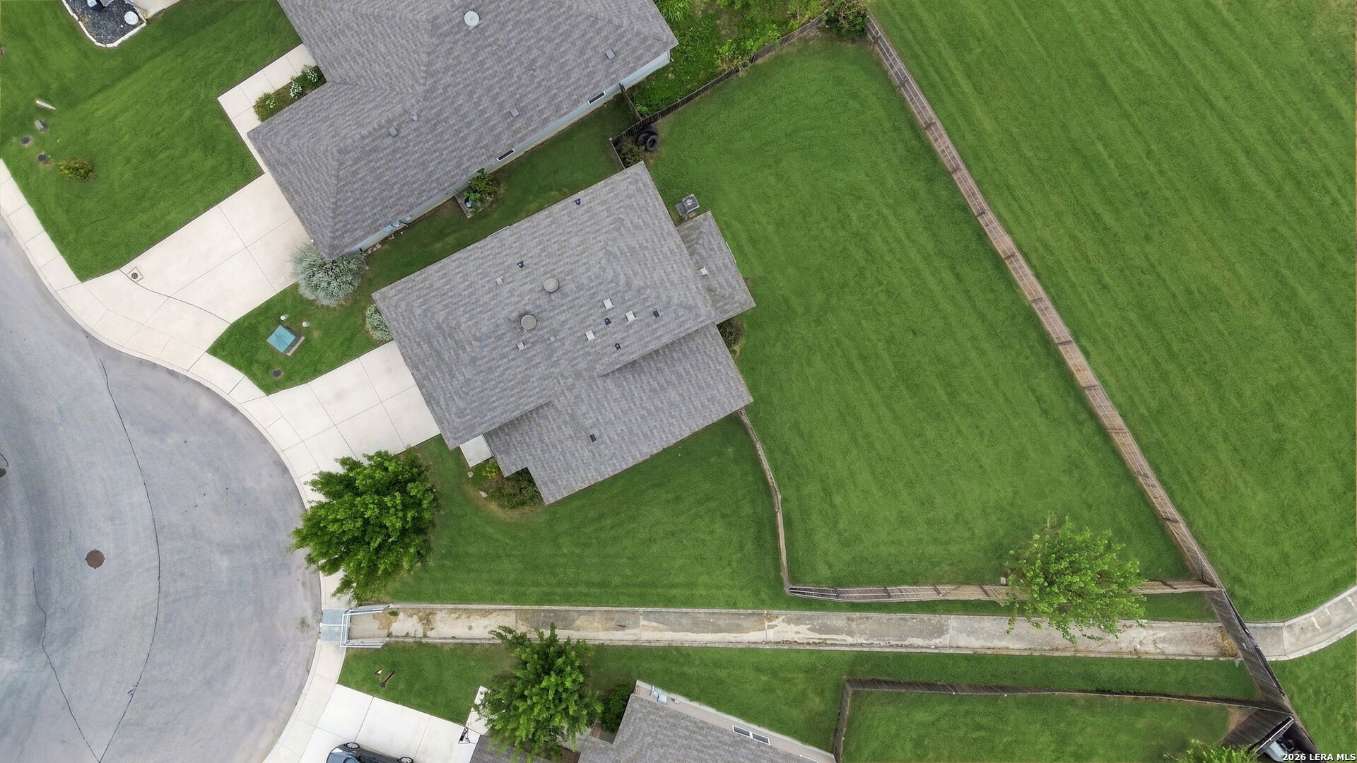 main property photo 28