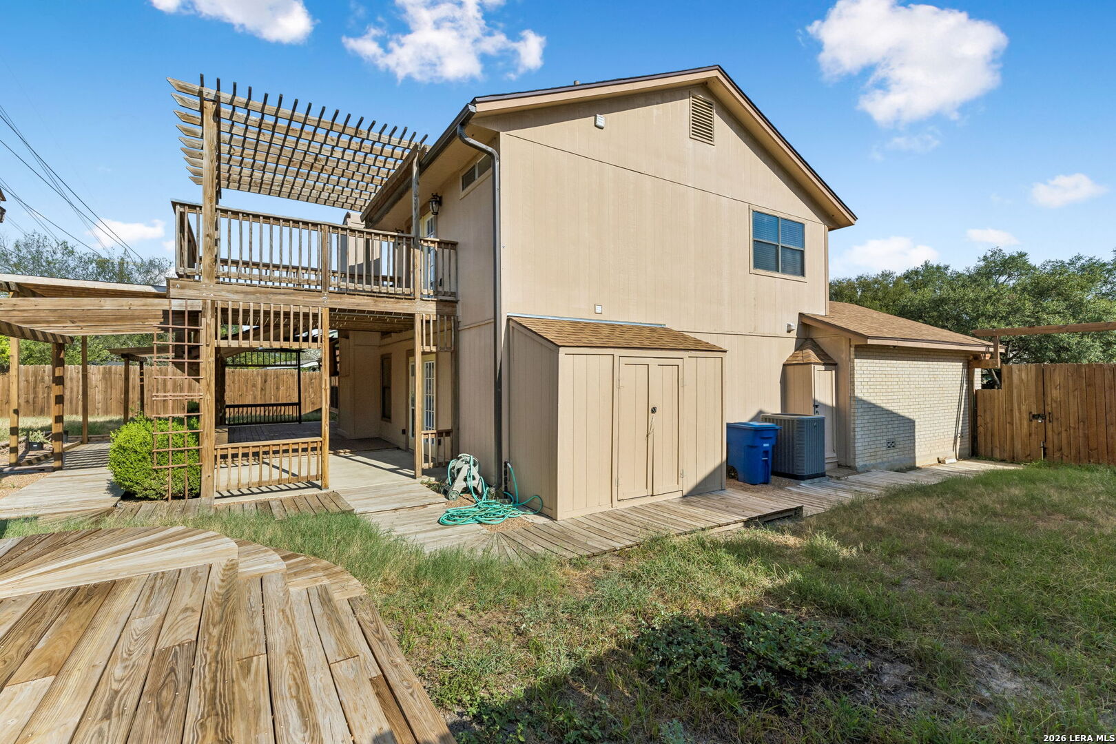 main property photo 28