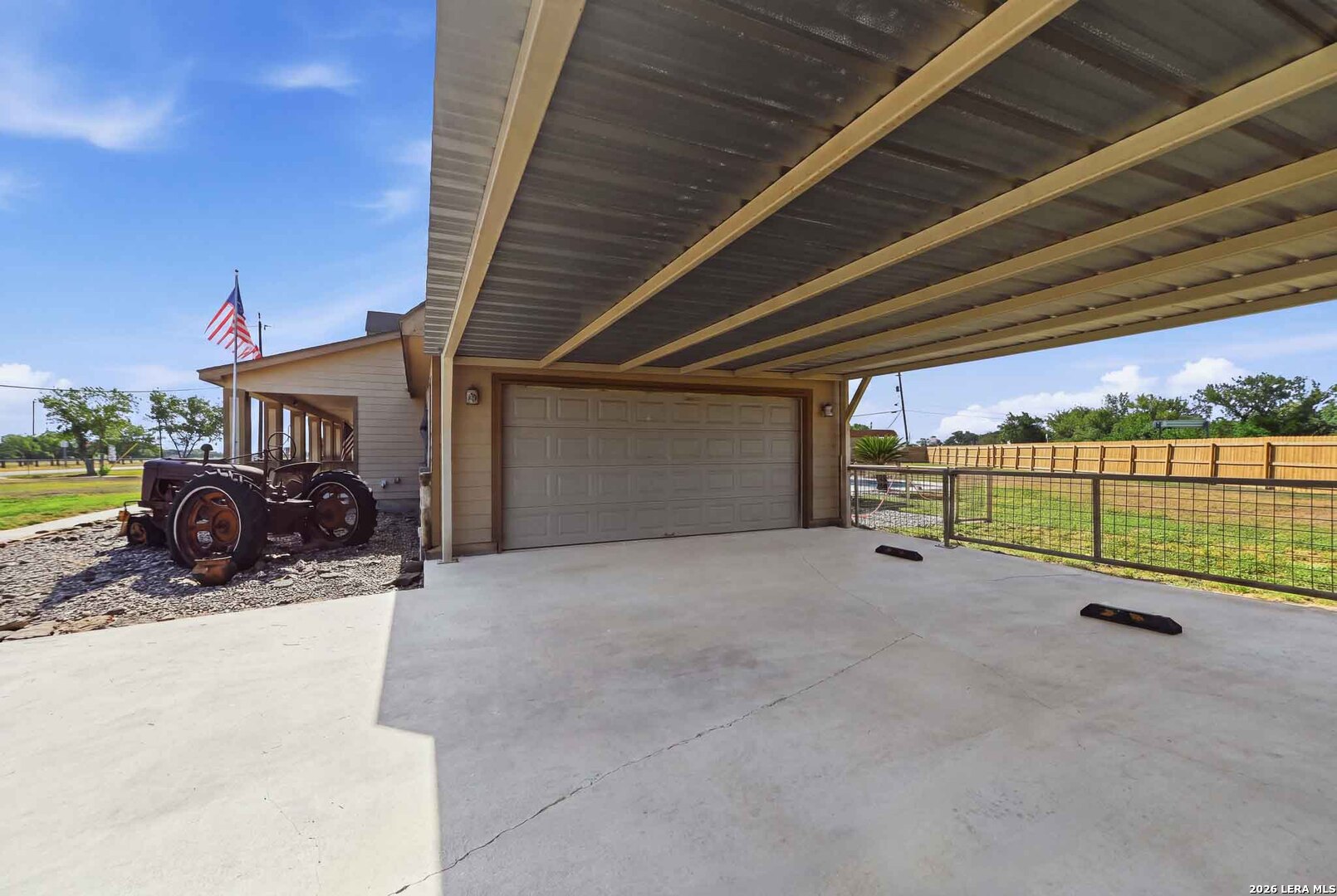 main property photo 5