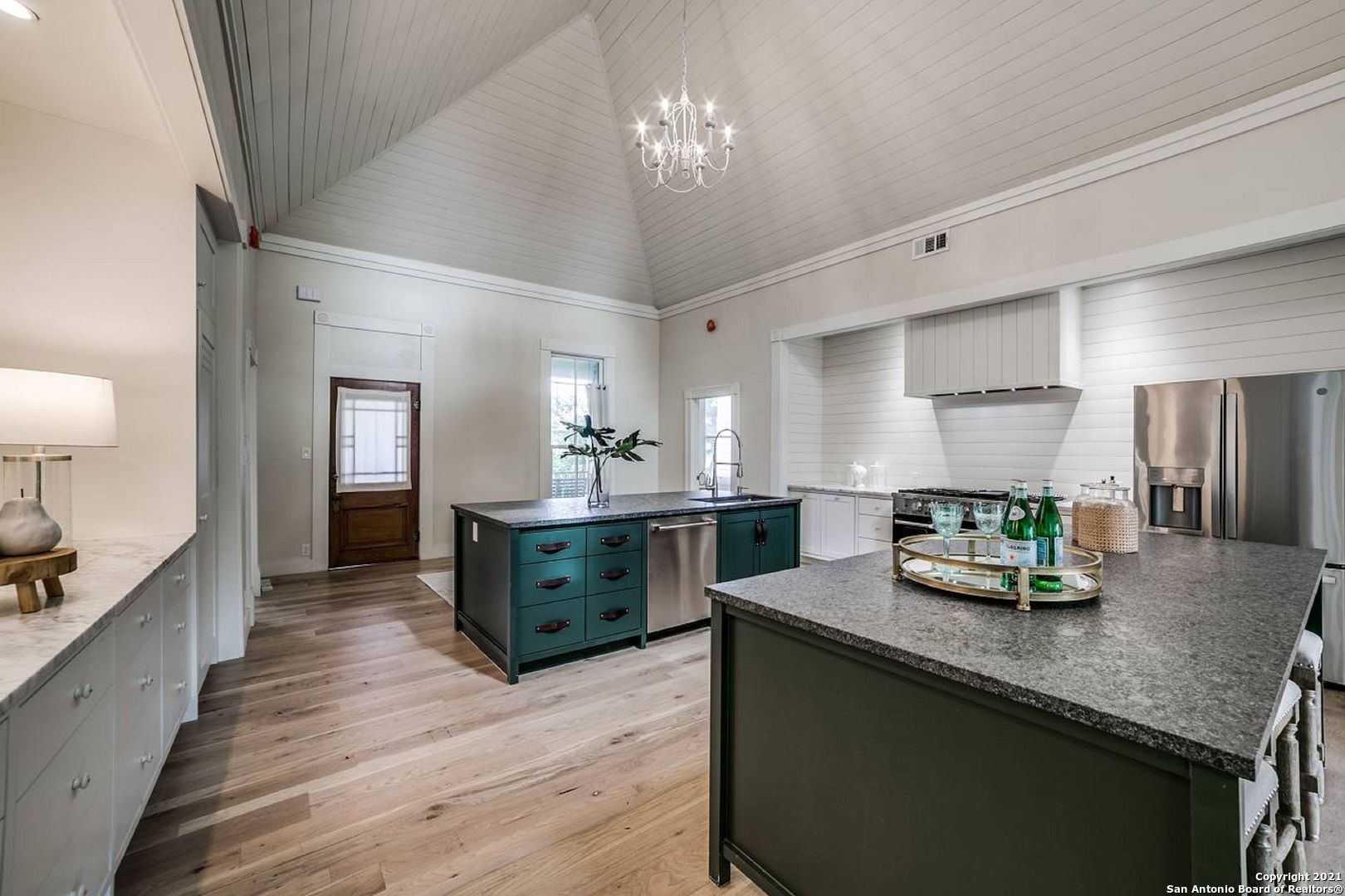 main property photo 6