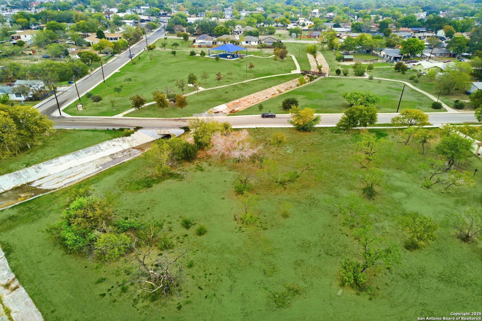 main property photo 13