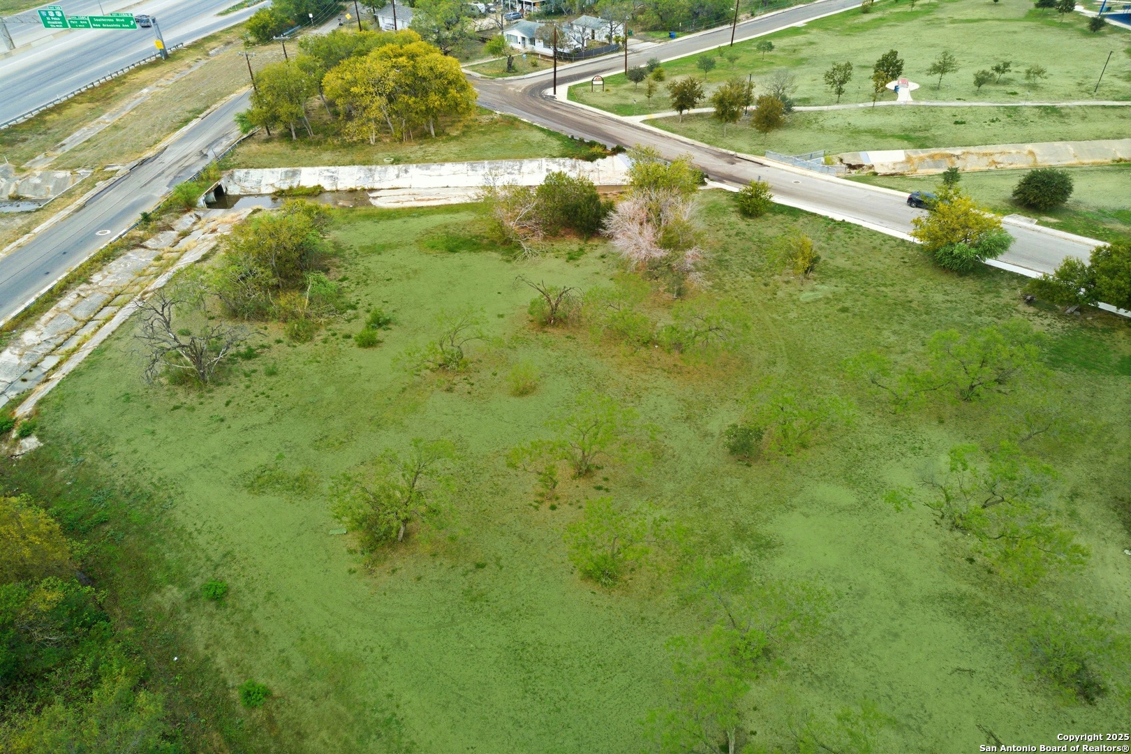 main property photo 9