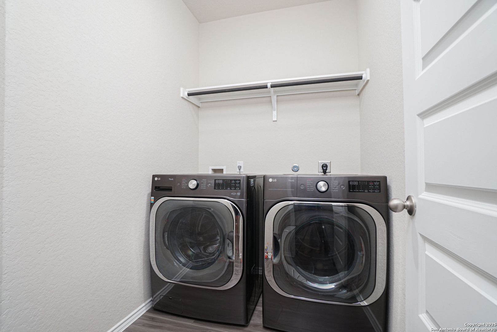 main property photo 13