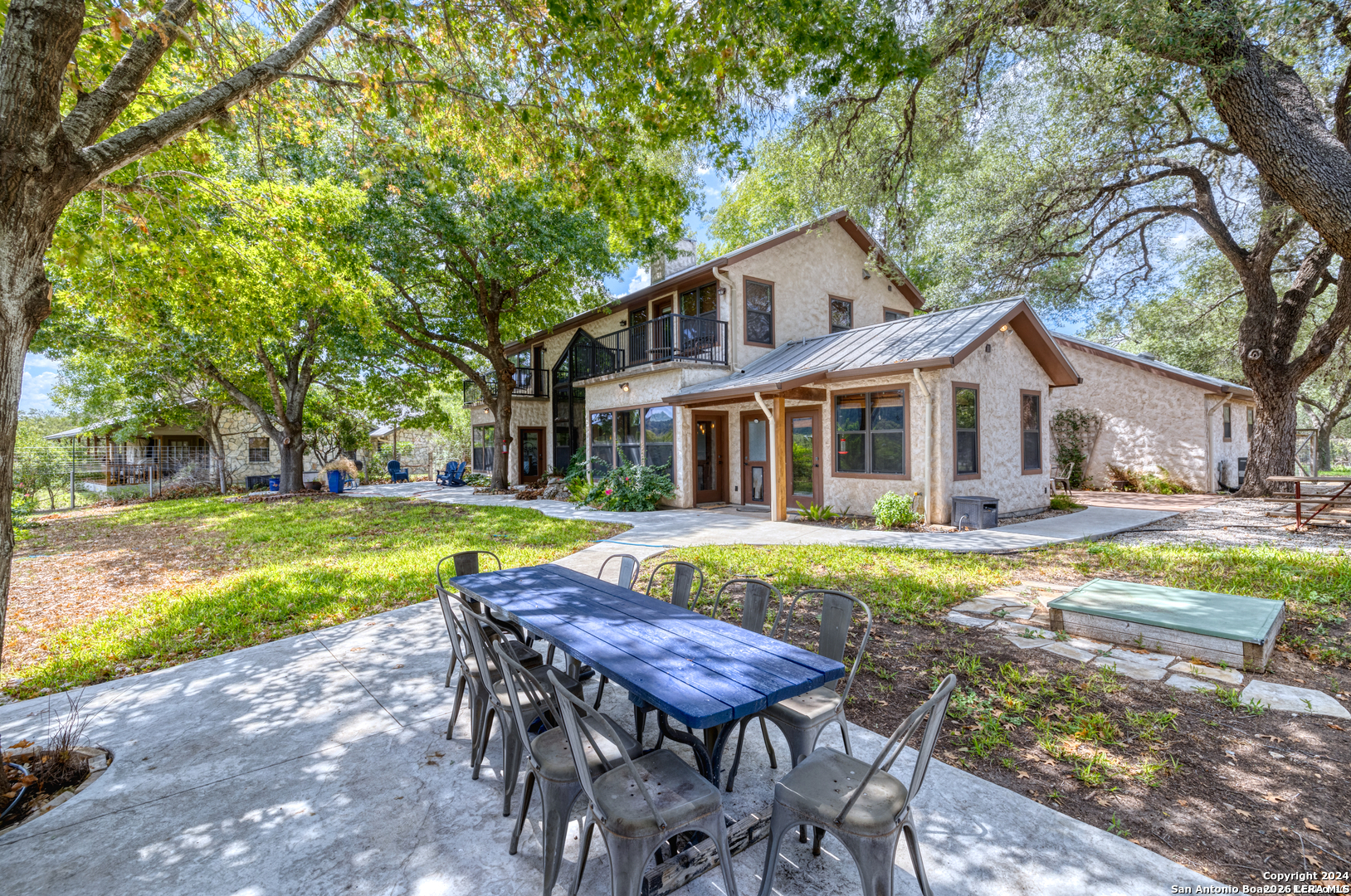 main property photo 25