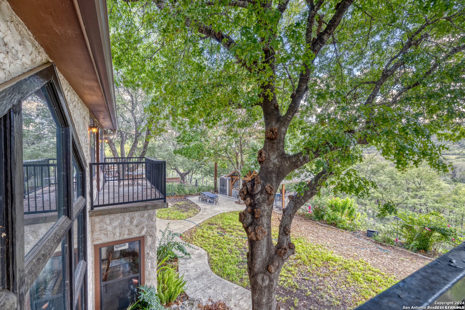 main property photo 28