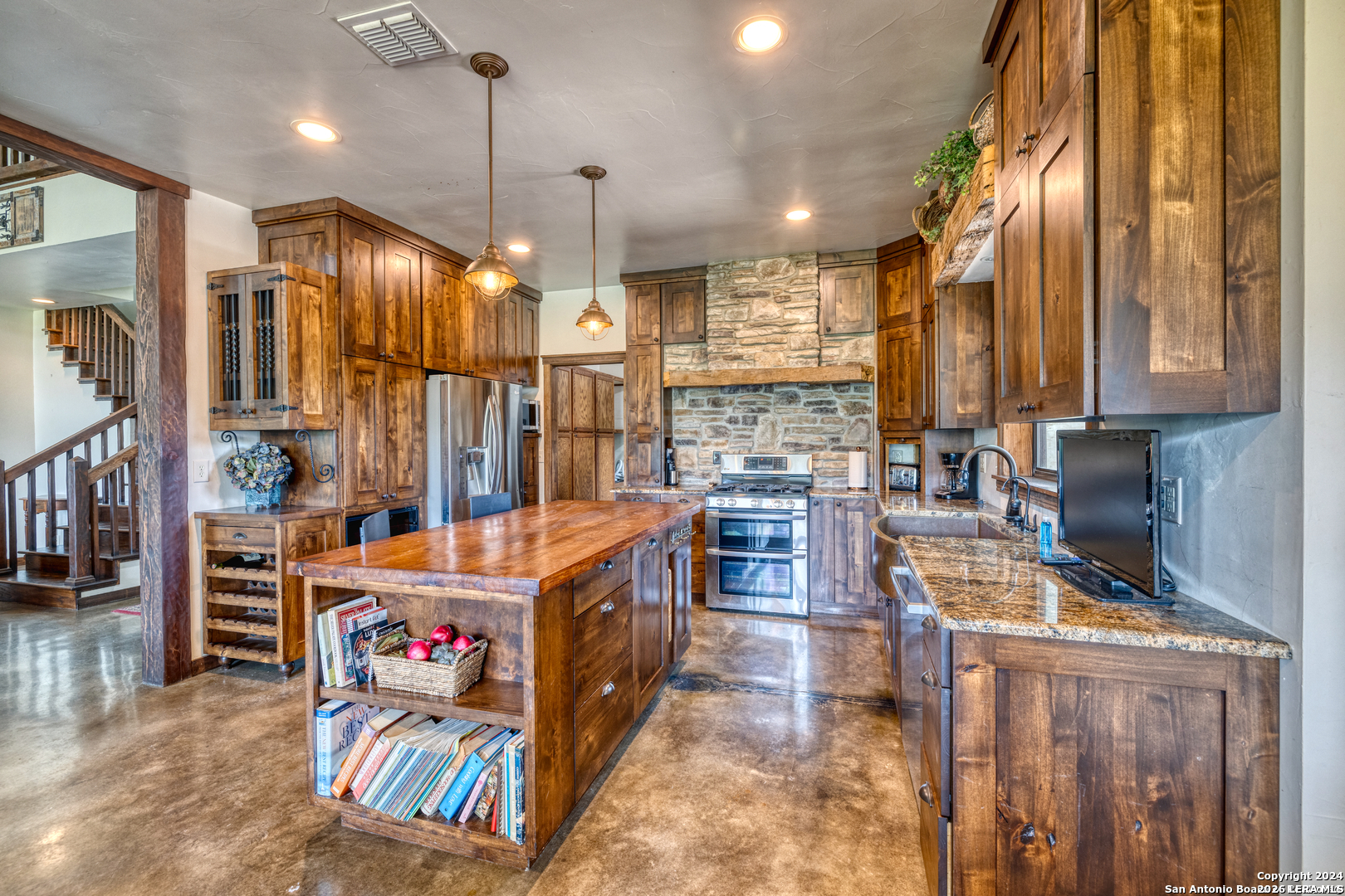 main property photo 8
