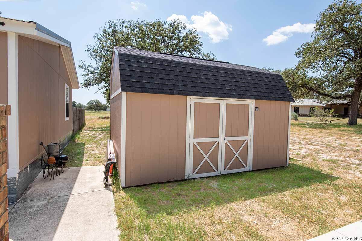 main property photo 40