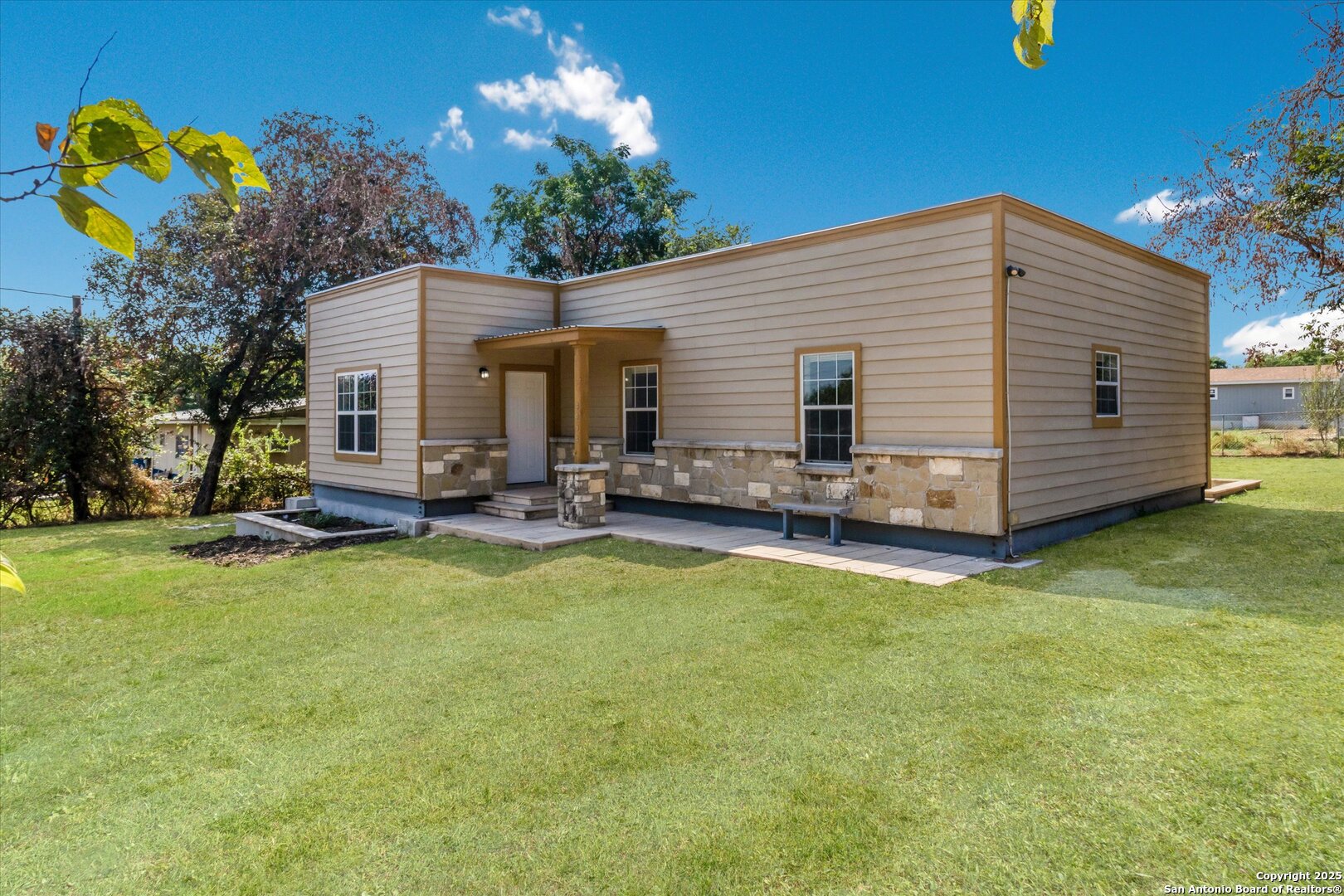 main property photo 2