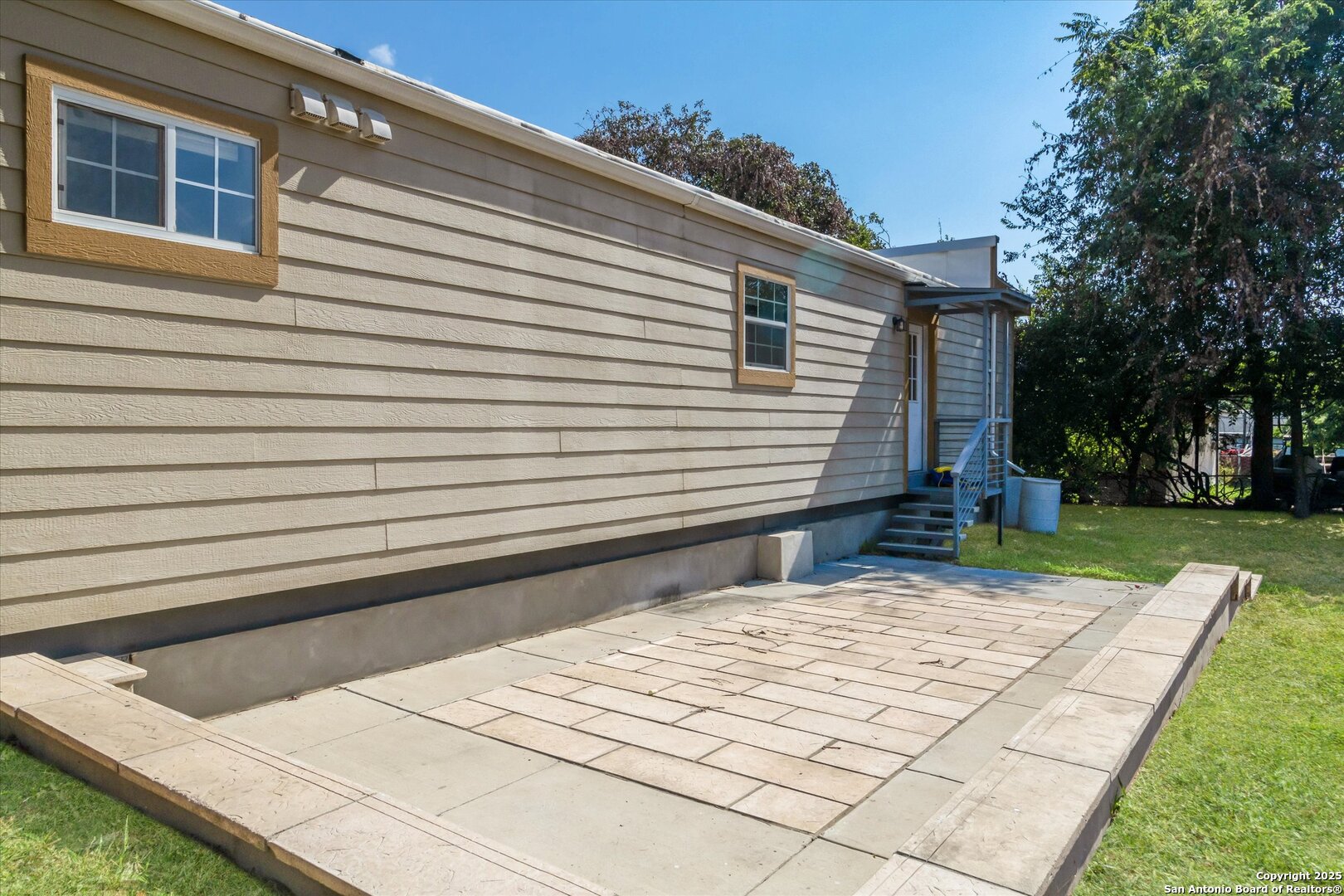 main property photo 26