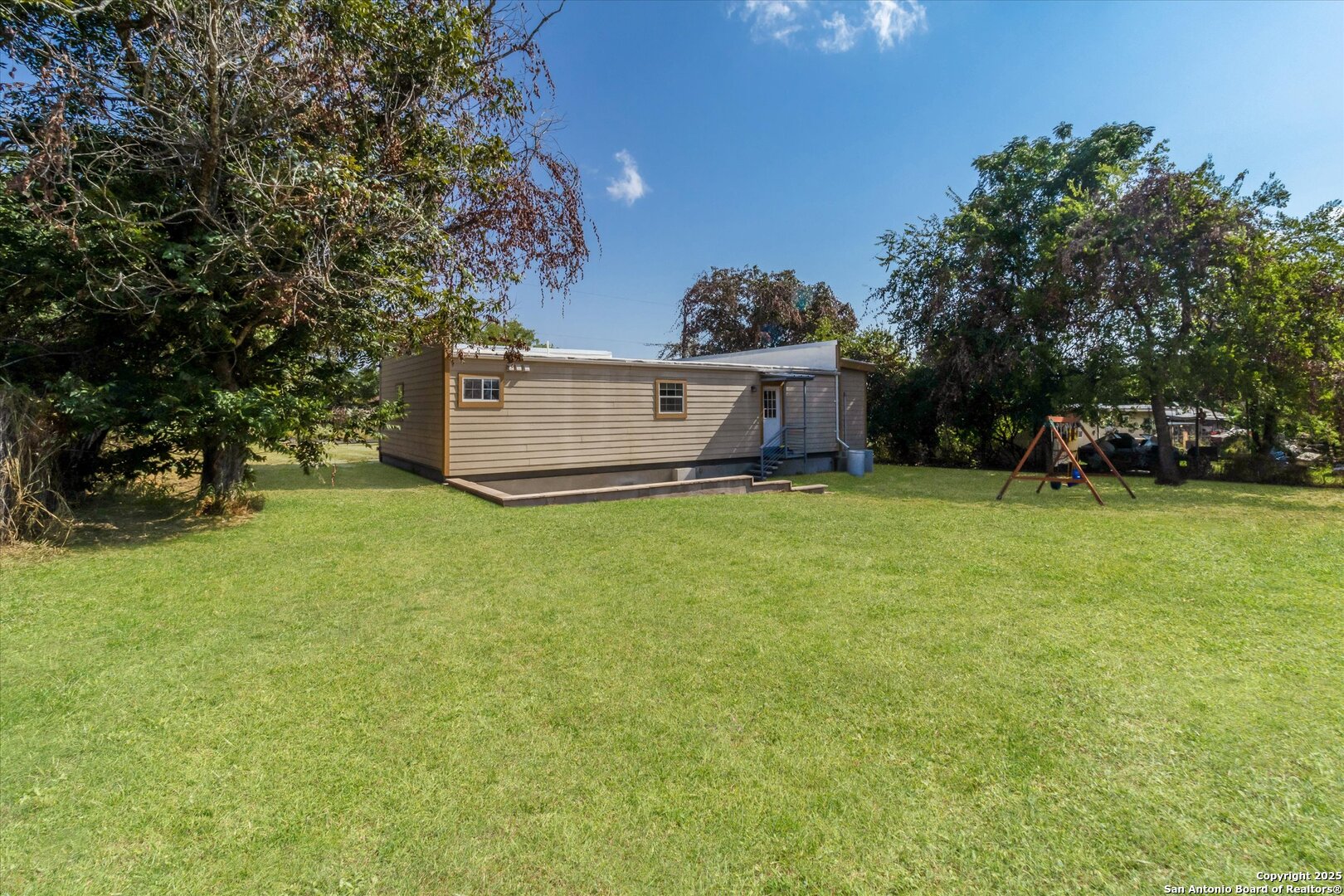 main property photo 28