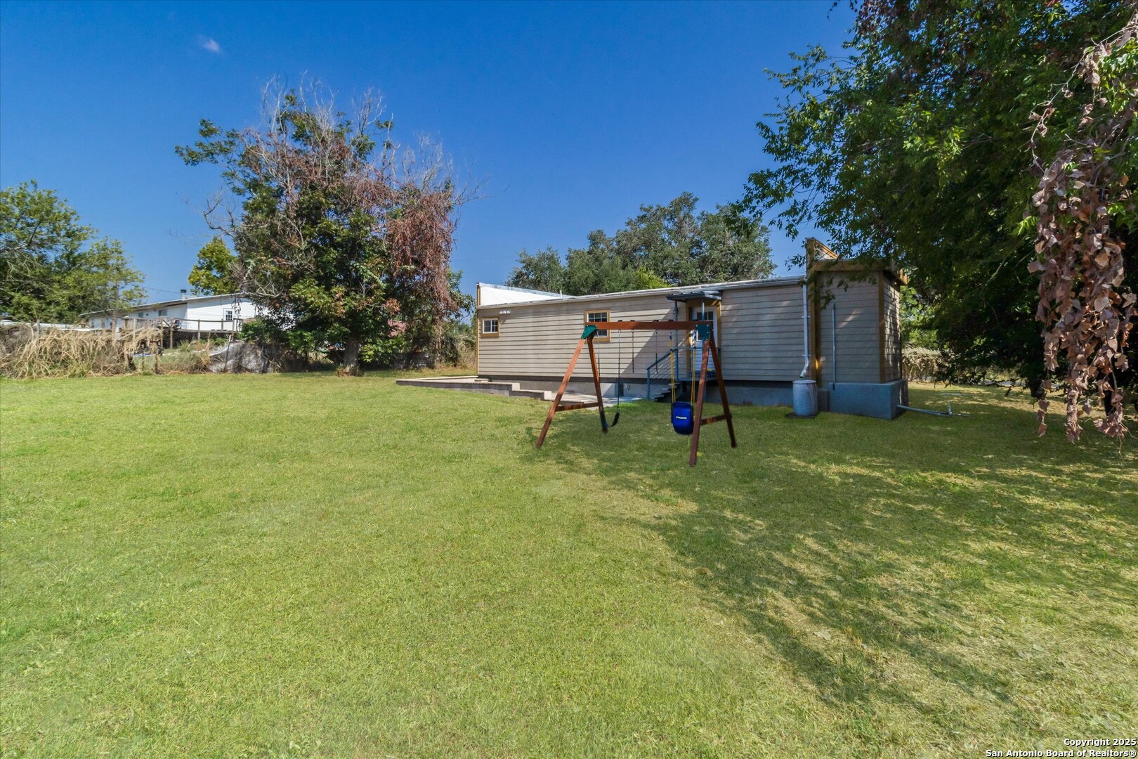 main property photo 30