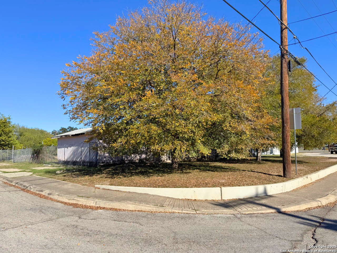 main property photo 6