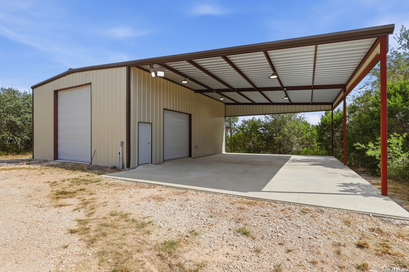 main property photo 31