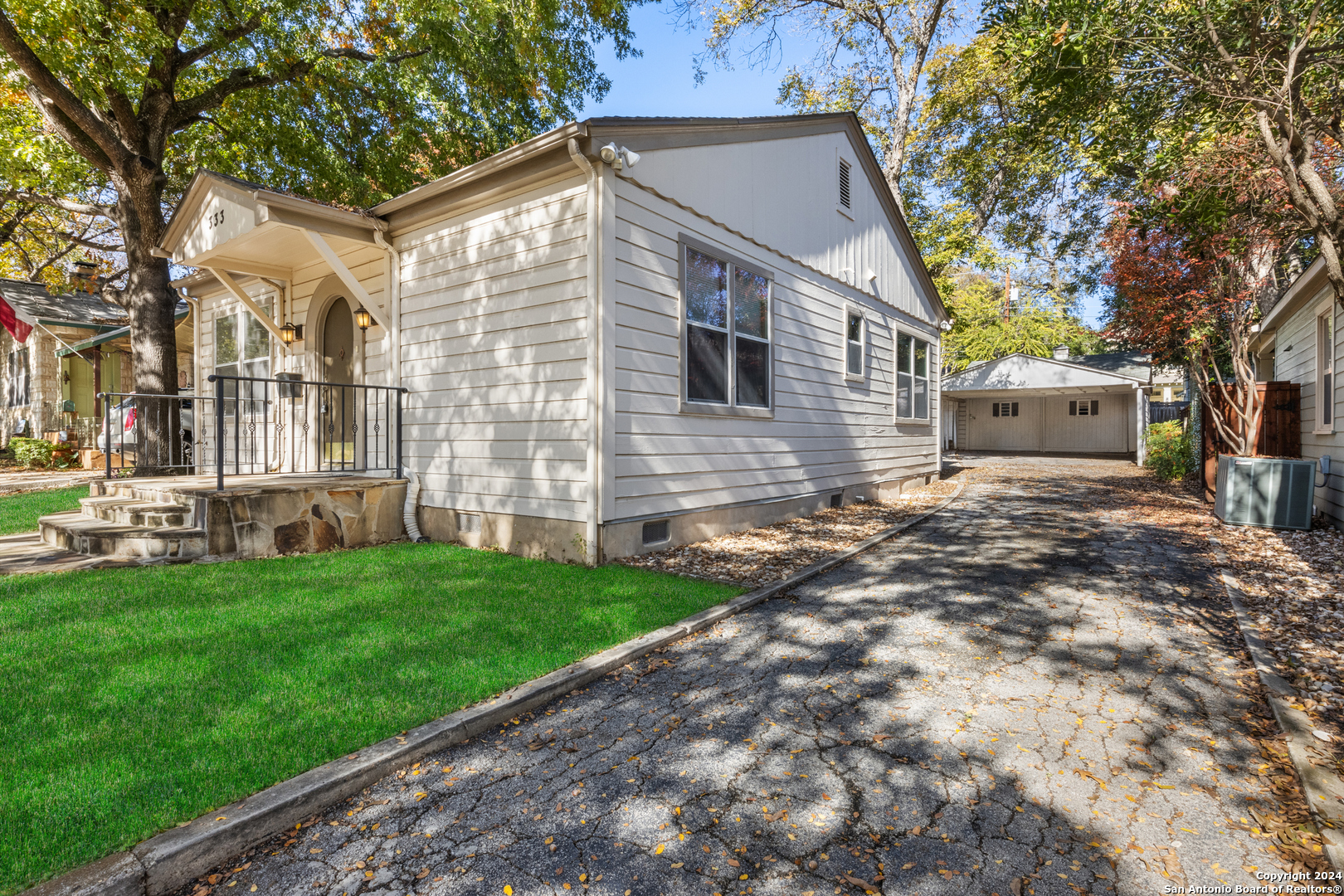 main property photo 2