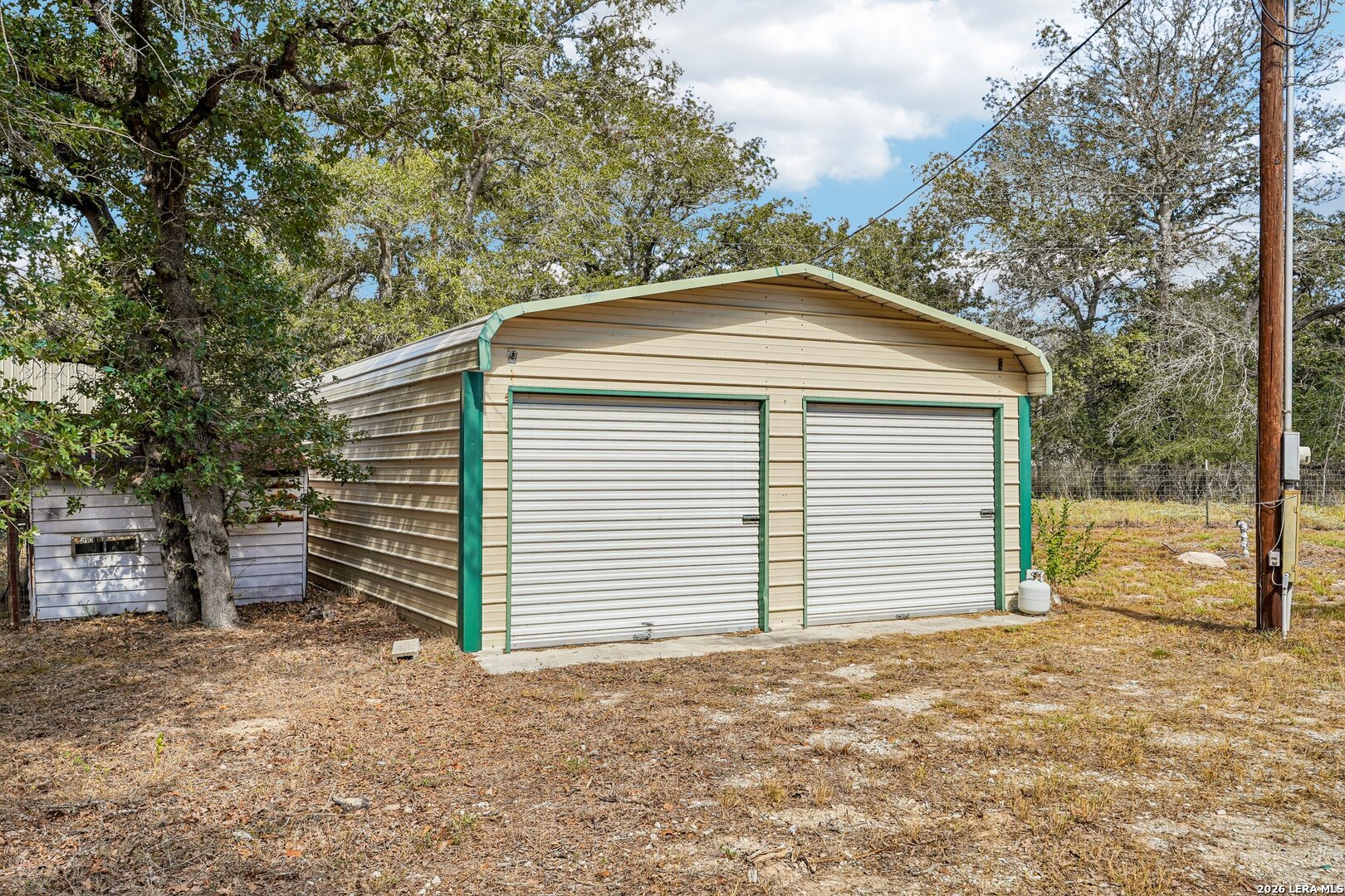 main property photo 40