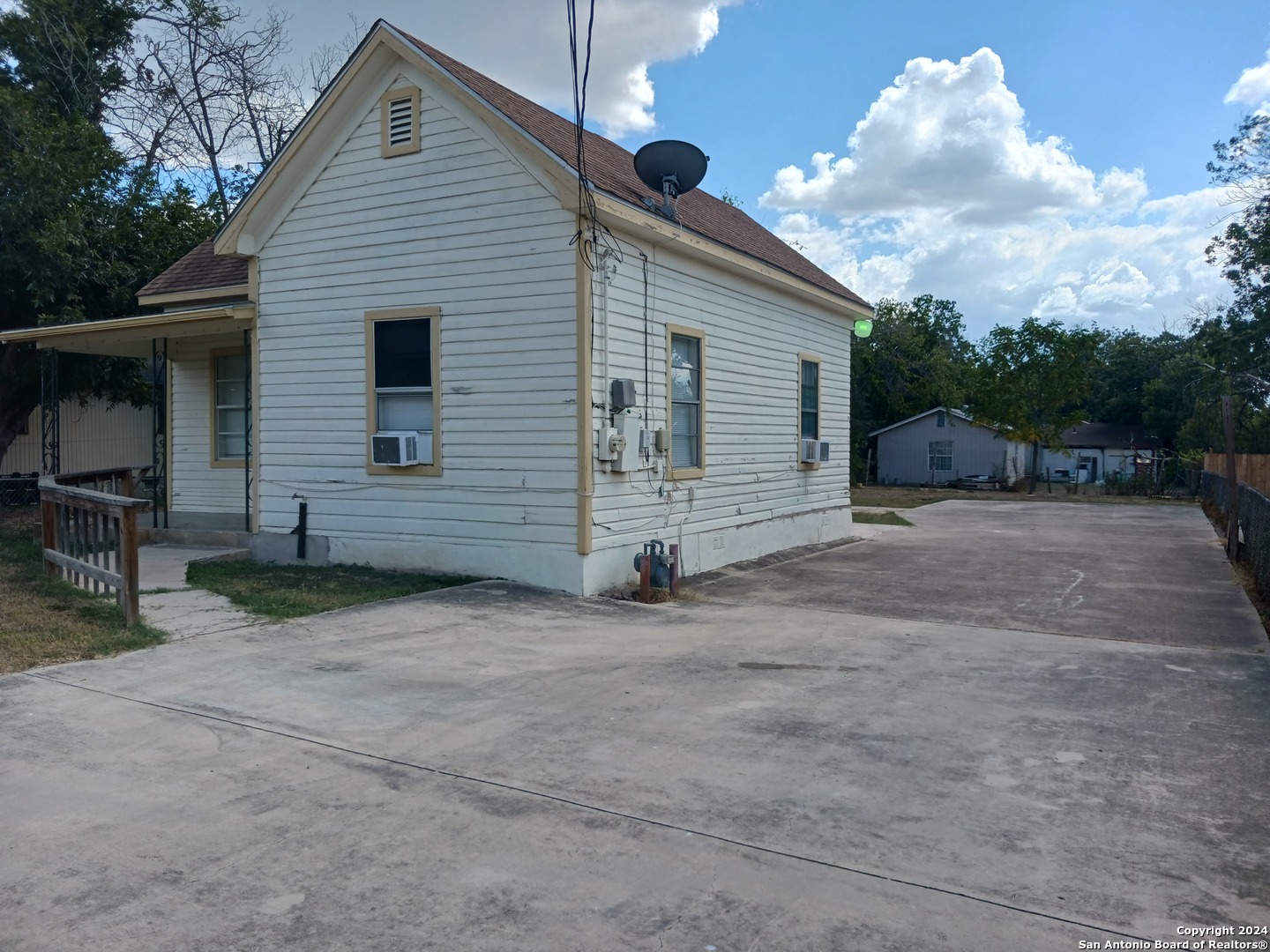 main property photo 3
