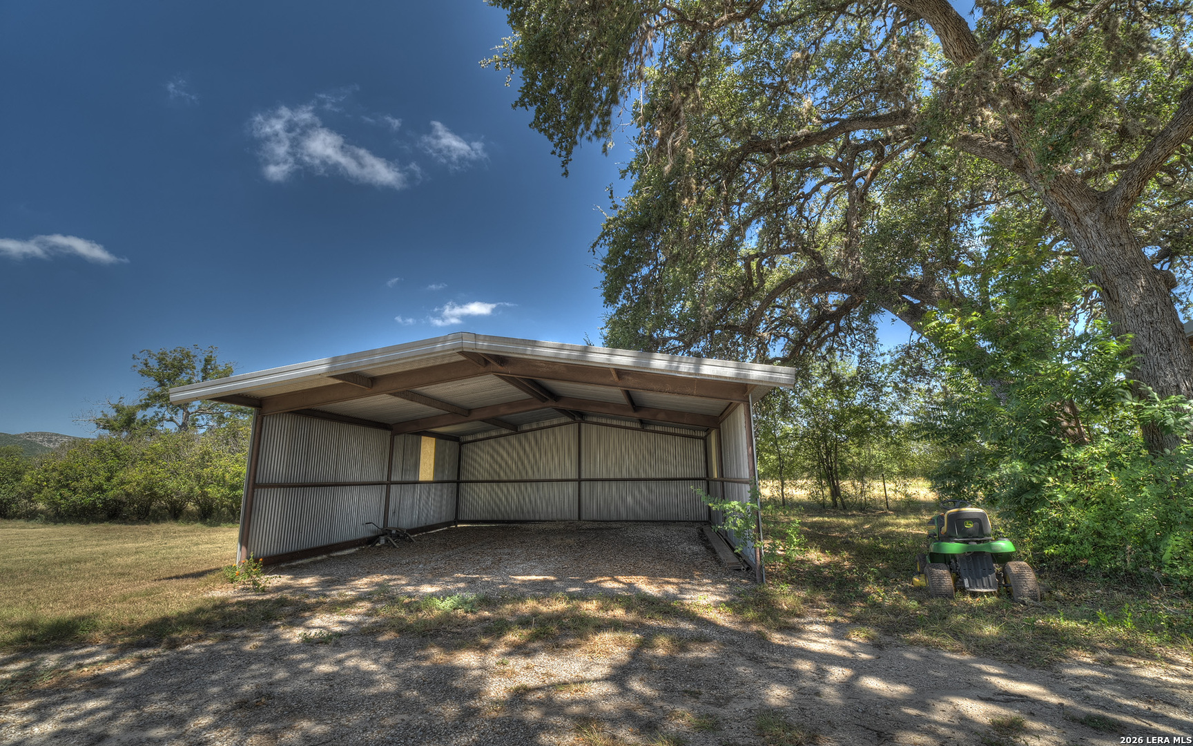 main property photo 33