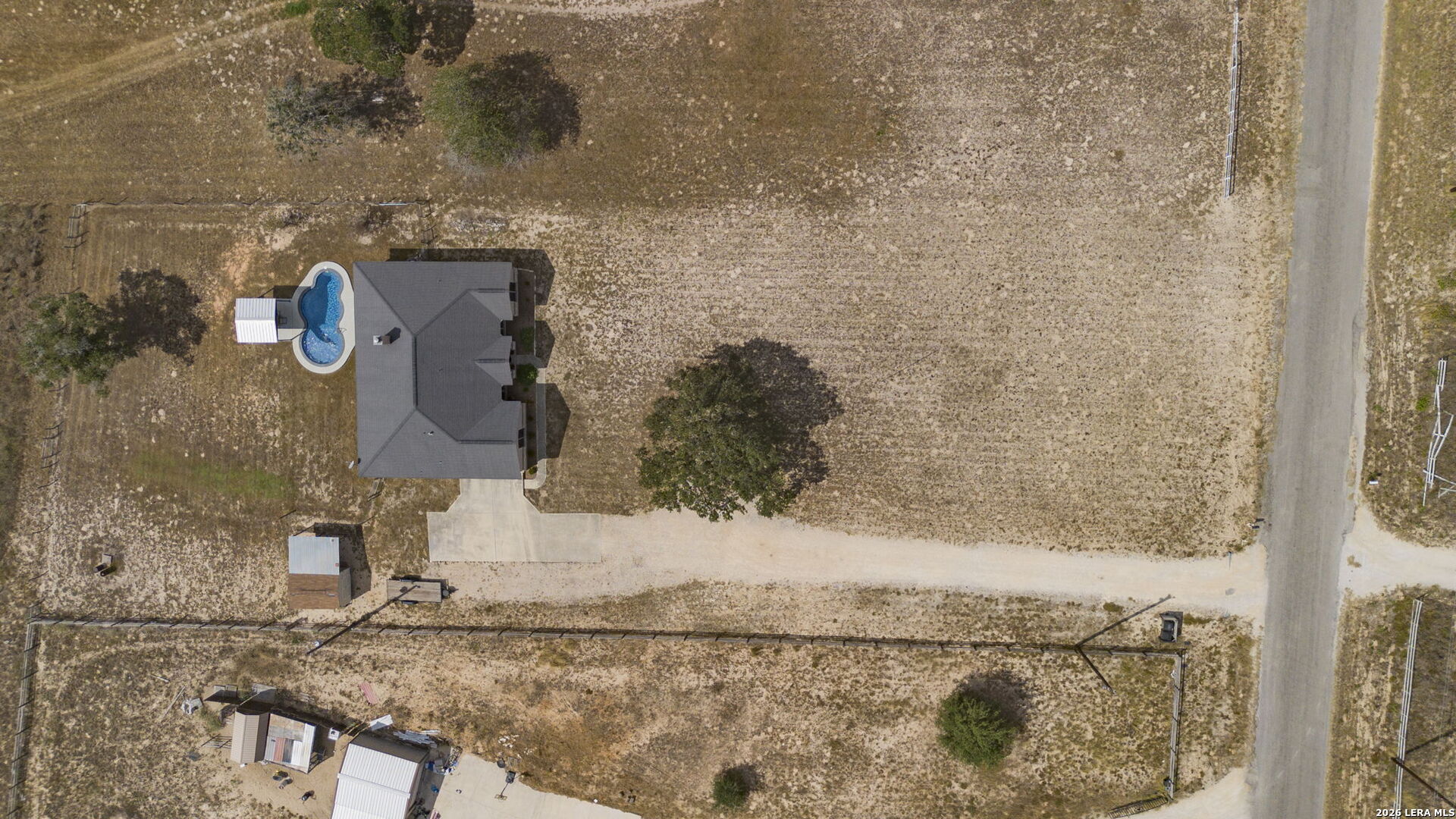main property photo 41