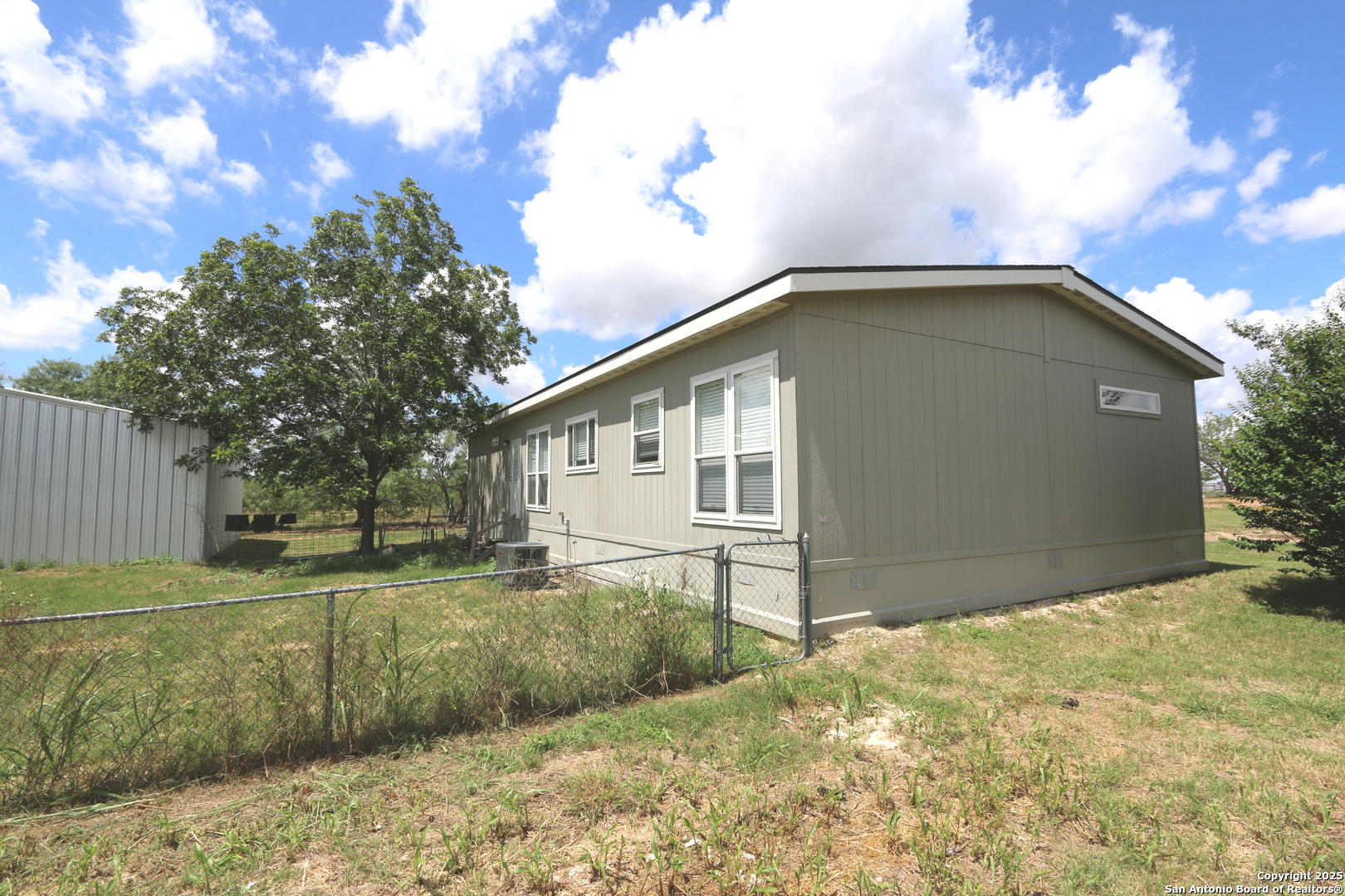main property photo 10